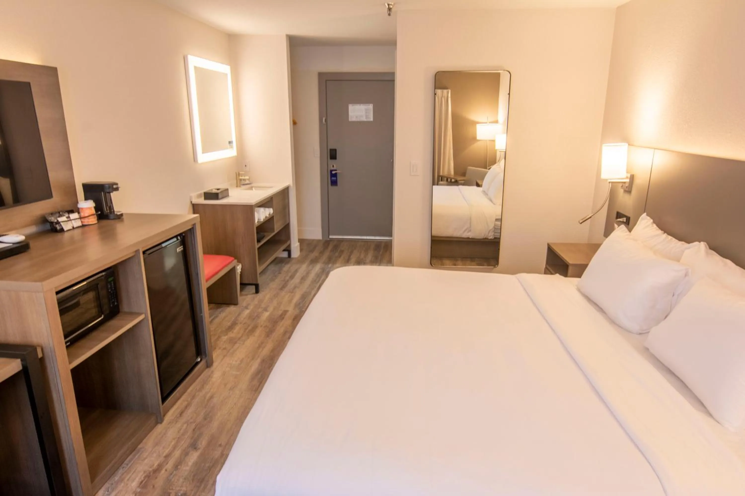 Bed in Comfort Inn Battle Mountain - Midway Between Elko and Winnemucca