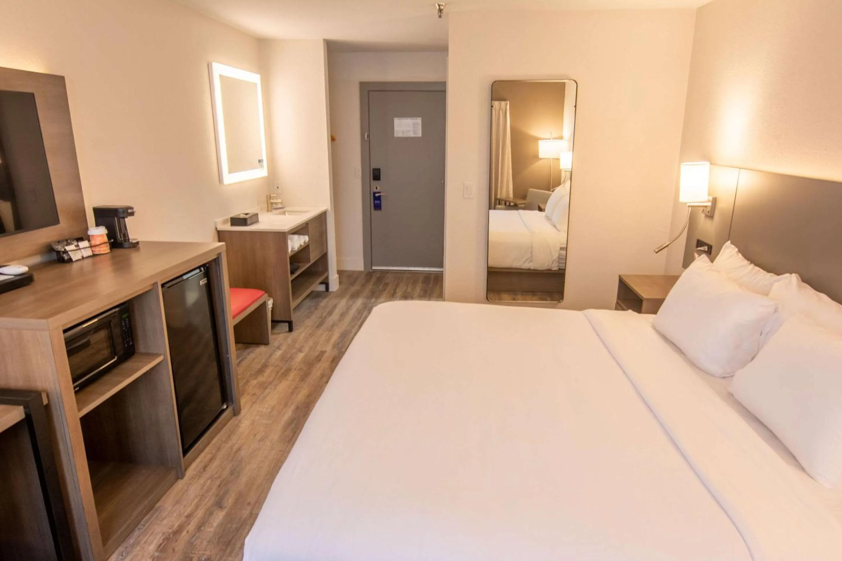 Bedroom, Bed in Comfort Inn Battle Mountain - Midway Between Elko and Winnemucca