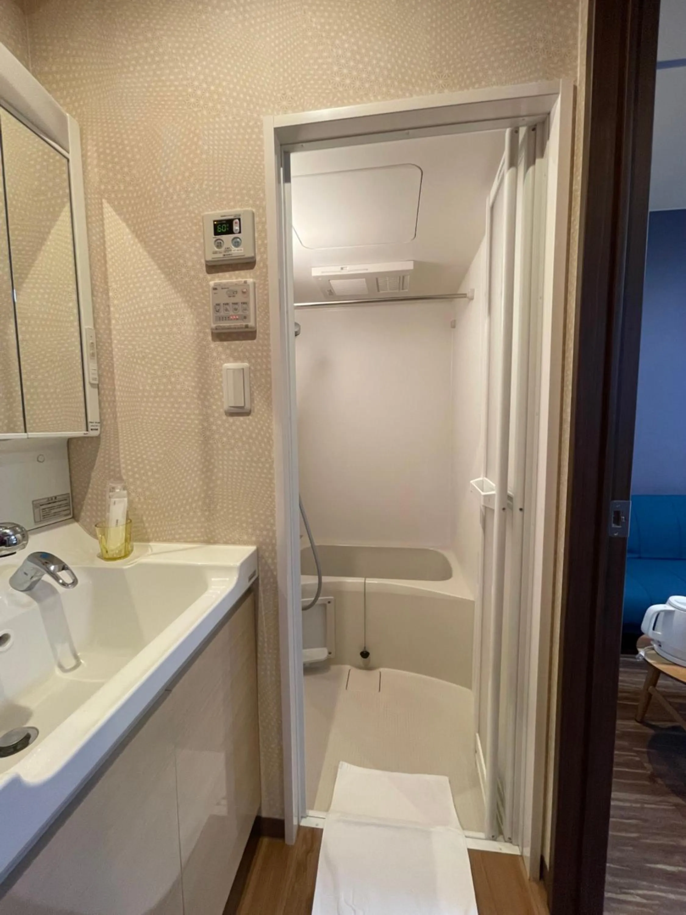 Shower in Guest House Goettingen