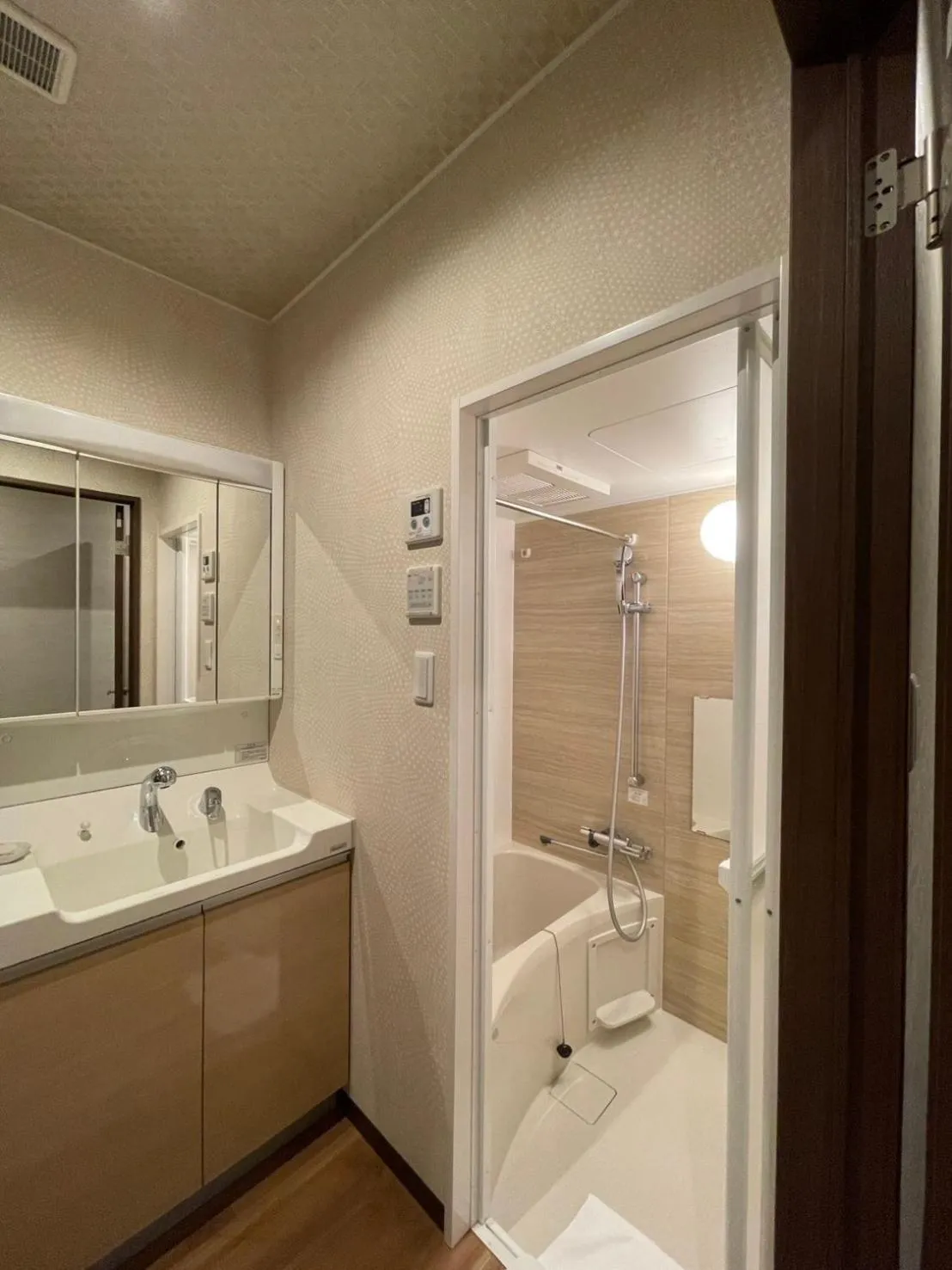 Shower in Guest House Goettingen