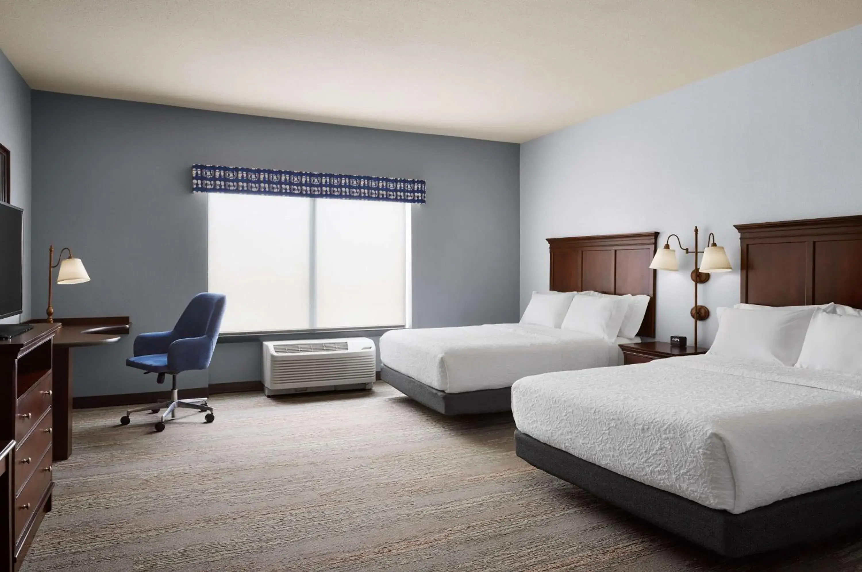 Bedroom, Bed in Hampton Inn & Suites Tulsa South Bixby Bedroom, Bed in Hampton Inn & Suites Tulsa South Bixby