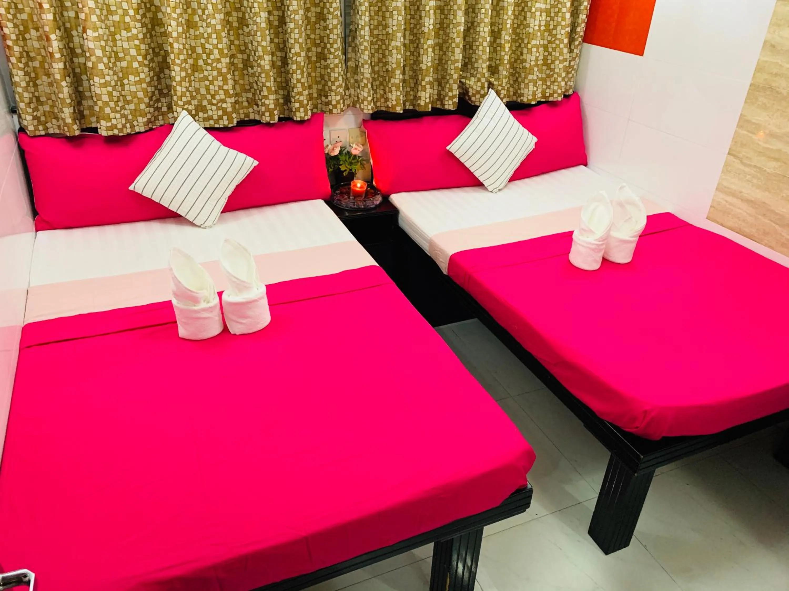 Bedroom, Bed in Manila Lounge