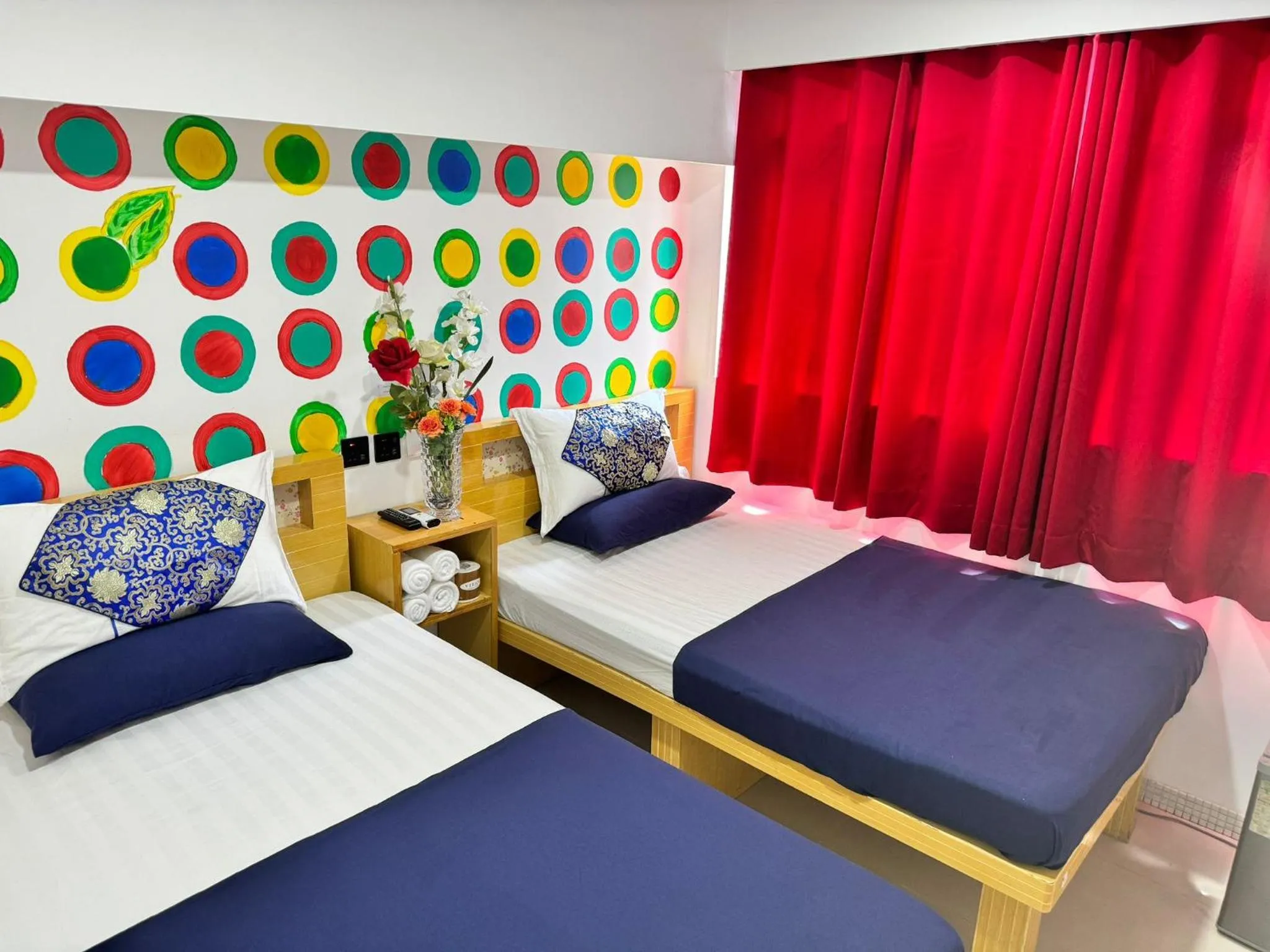 Shower, Bed in Manila Lounge