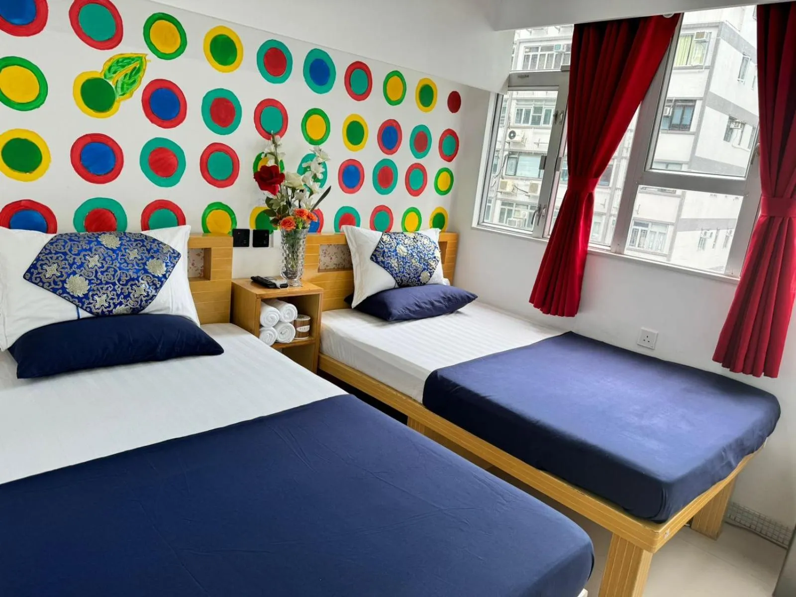 Shower, Bed in Manila Lounge