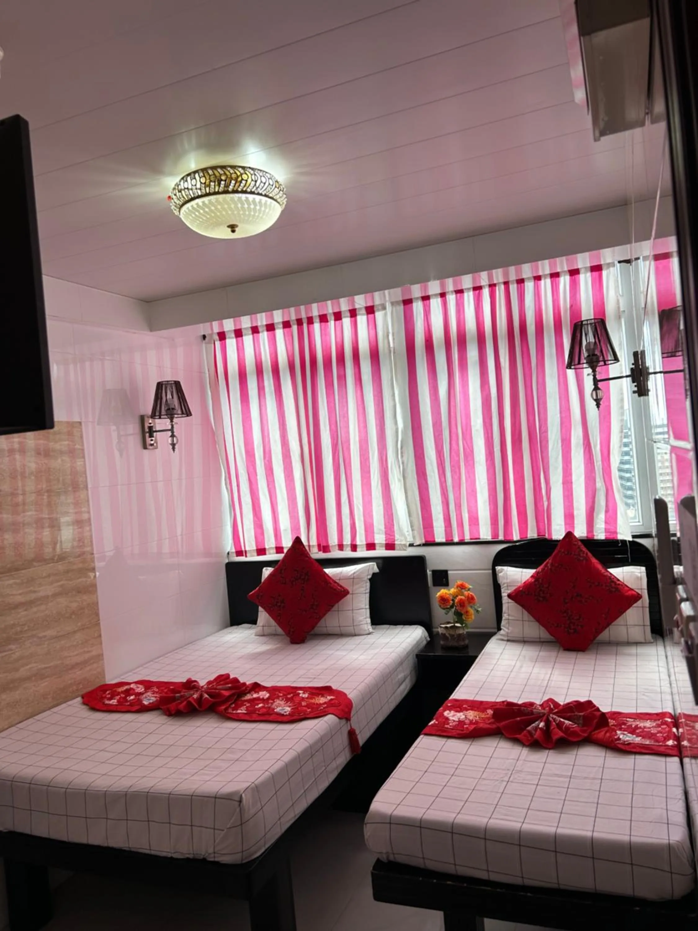 Bed in Manila Lounge