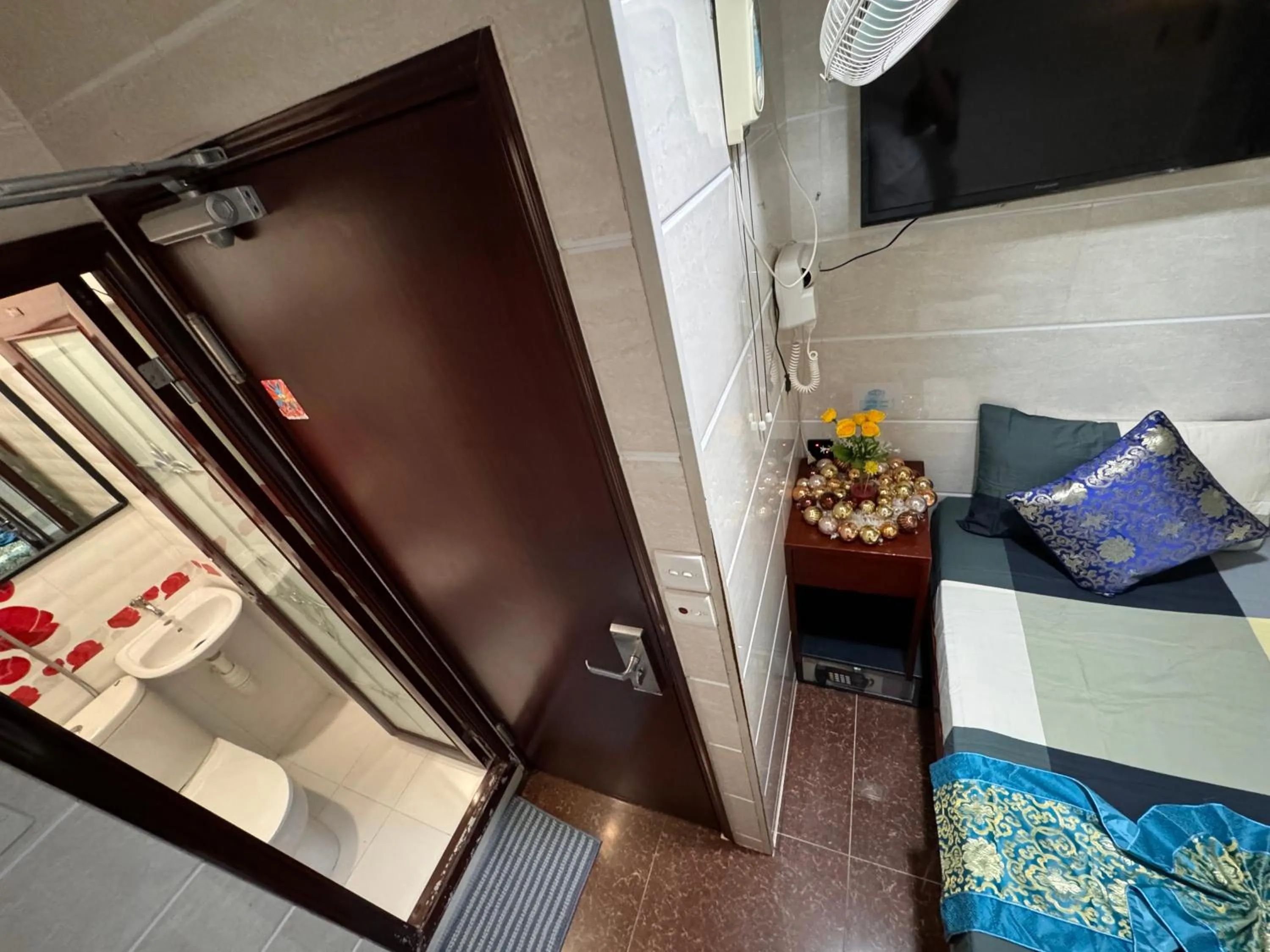 Bed in Manila Lounge