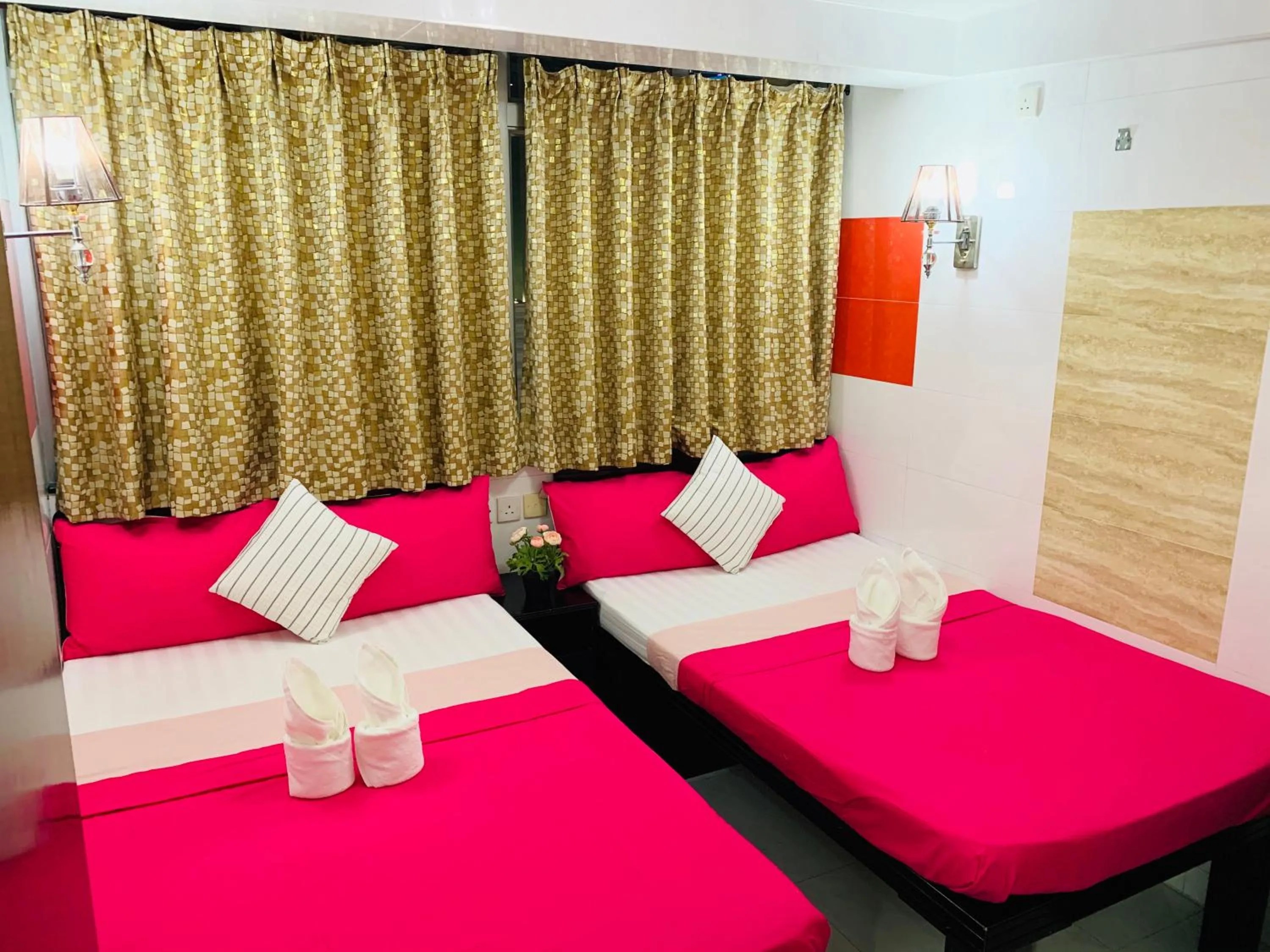 Photo of the whole room, Bed in Manila Lounge