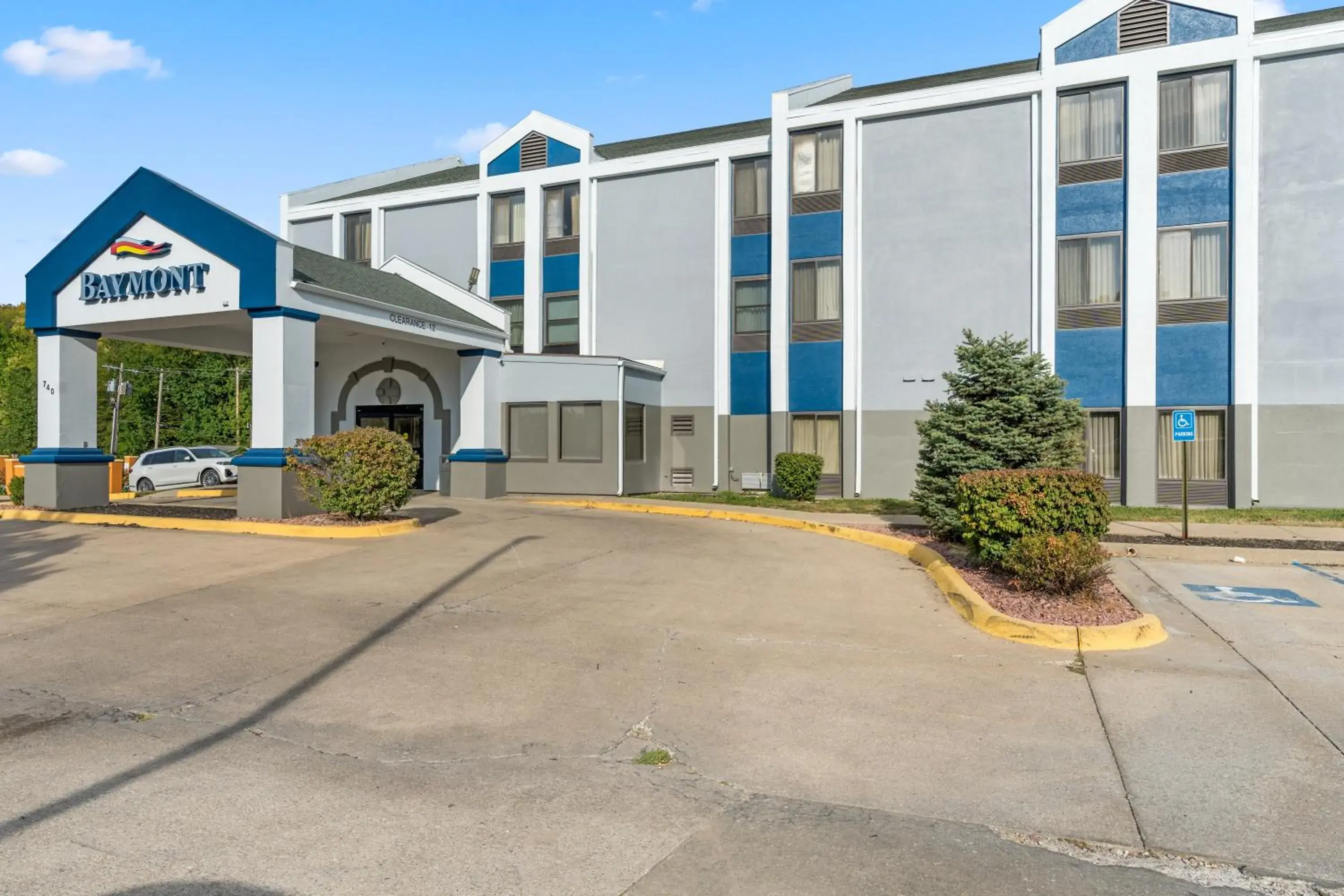 Property building in Baymont by Wyndham Lawrence Property building in Baymont by Wyndham Lawrence