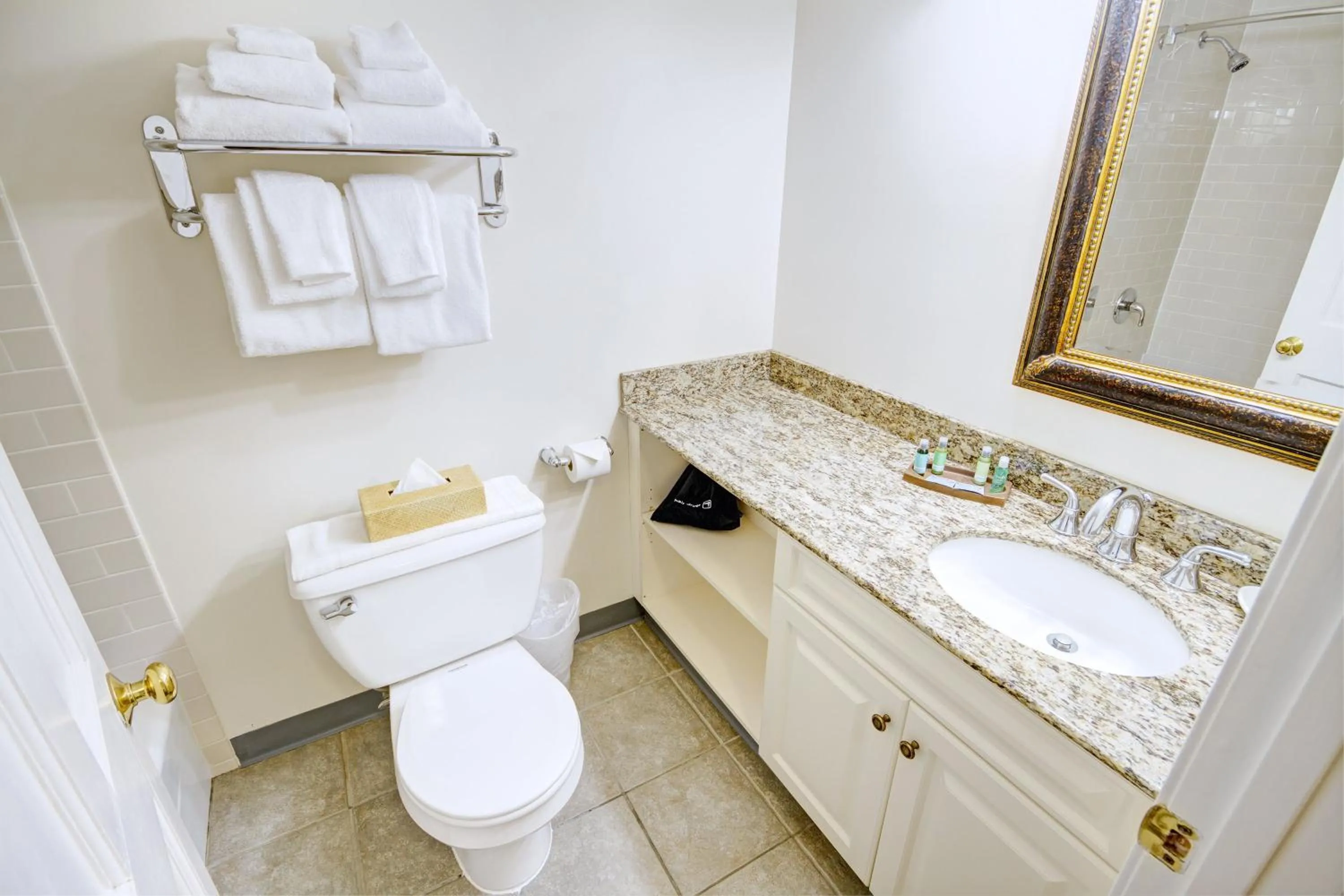 Bathroom in Club Wyndham Bay Voyage Inn