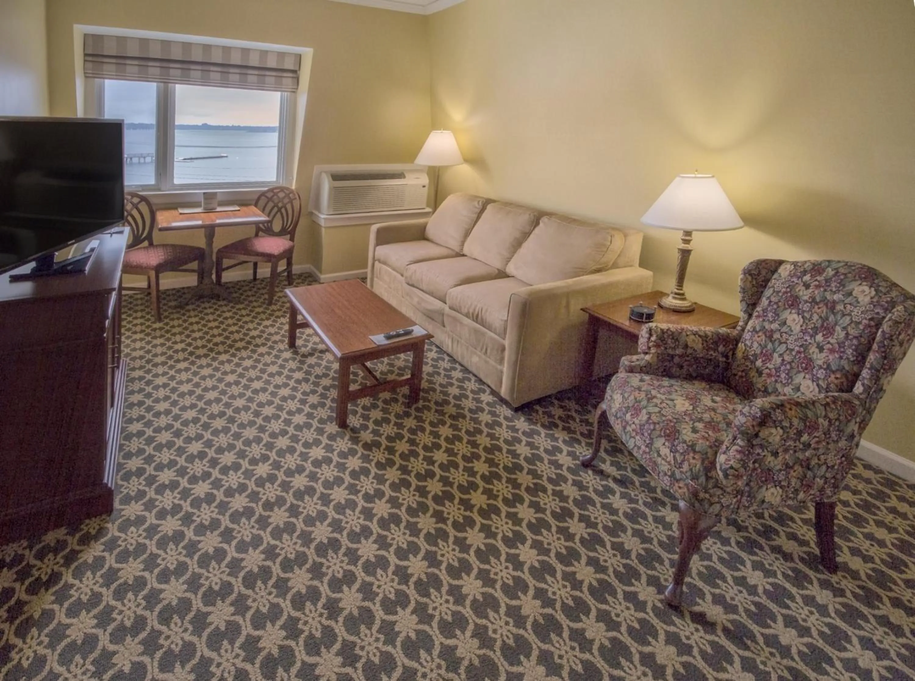 Living room in Club Wyndham Bay Voyage Inn