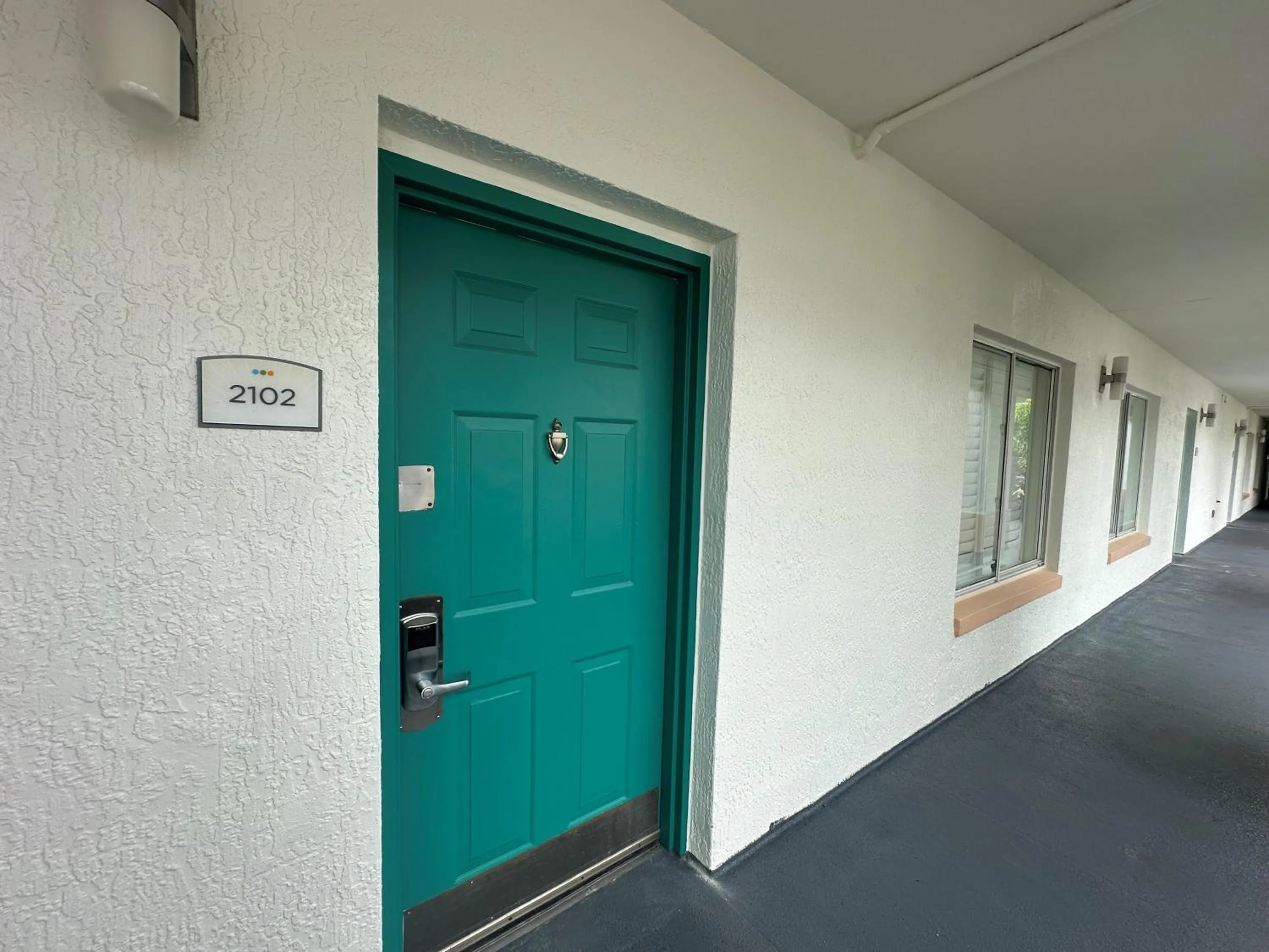 Property building in Bluegreen Vacations Orlando's Sunshine Resort