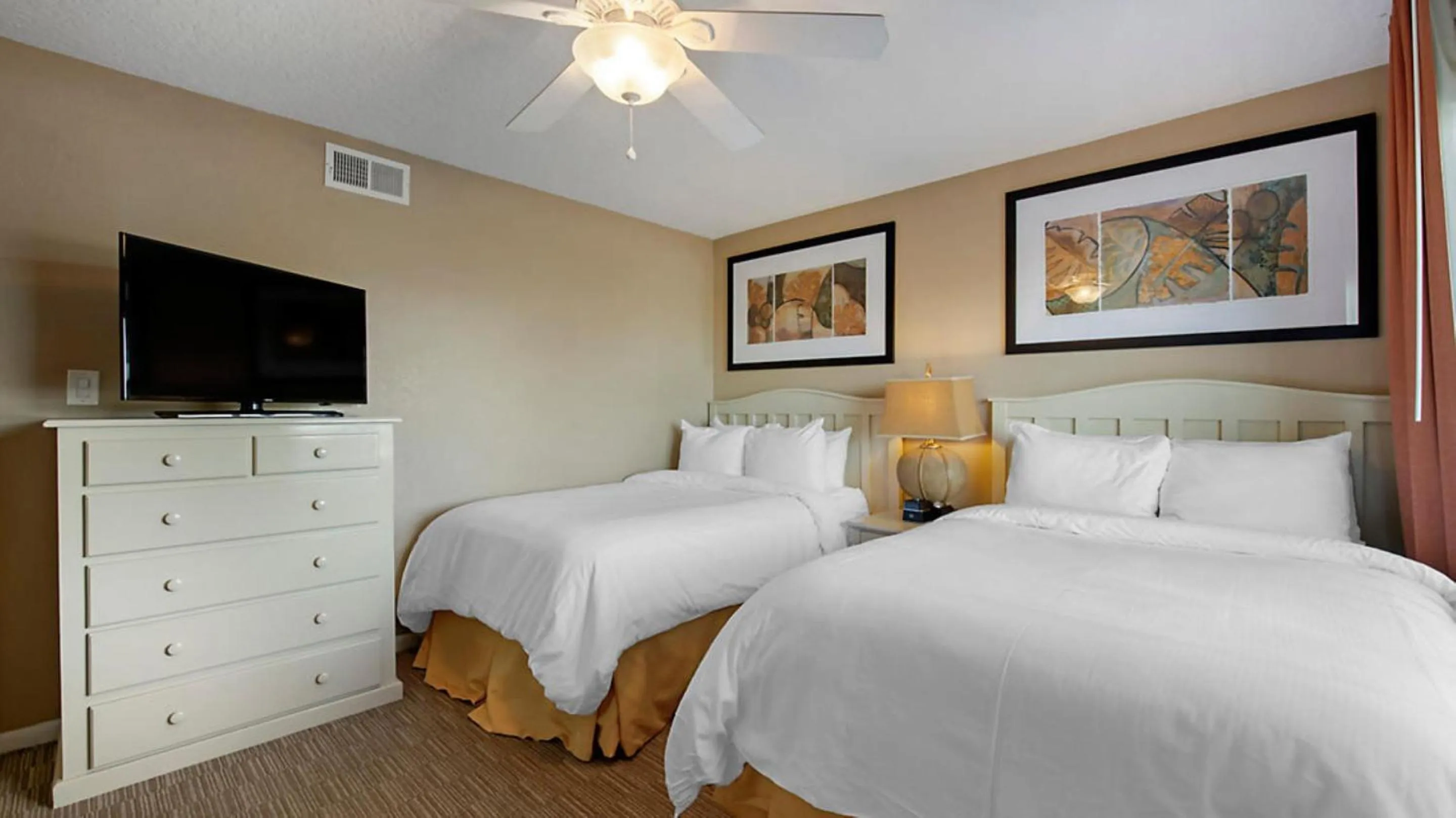 Bed in Bluegreen Vacations Orlando's Sunshine Resort