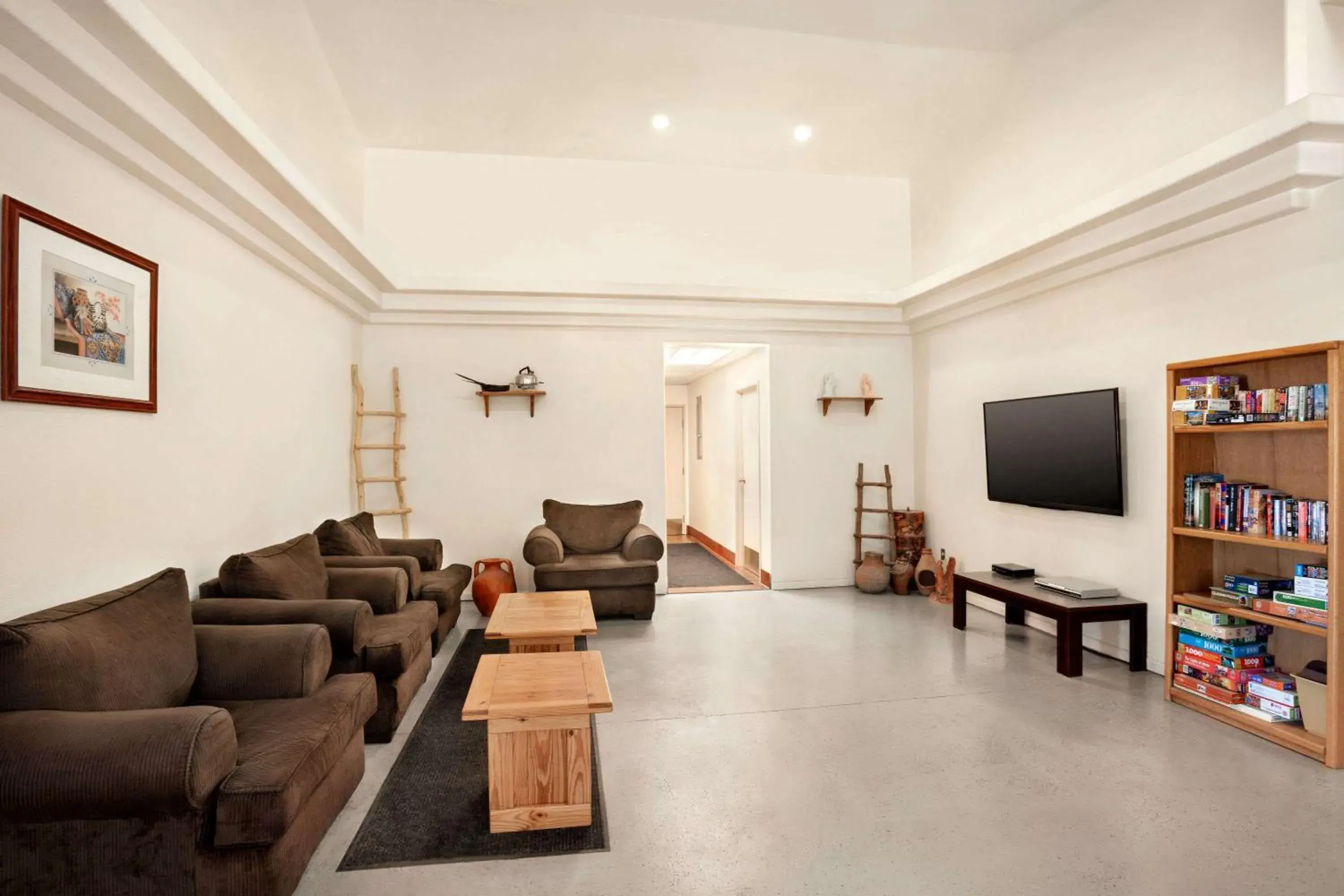 Lobby or reception in Travelodge by Wyndham Guernsey Lobby or reception in Travelodge by Wyndham Guernsey