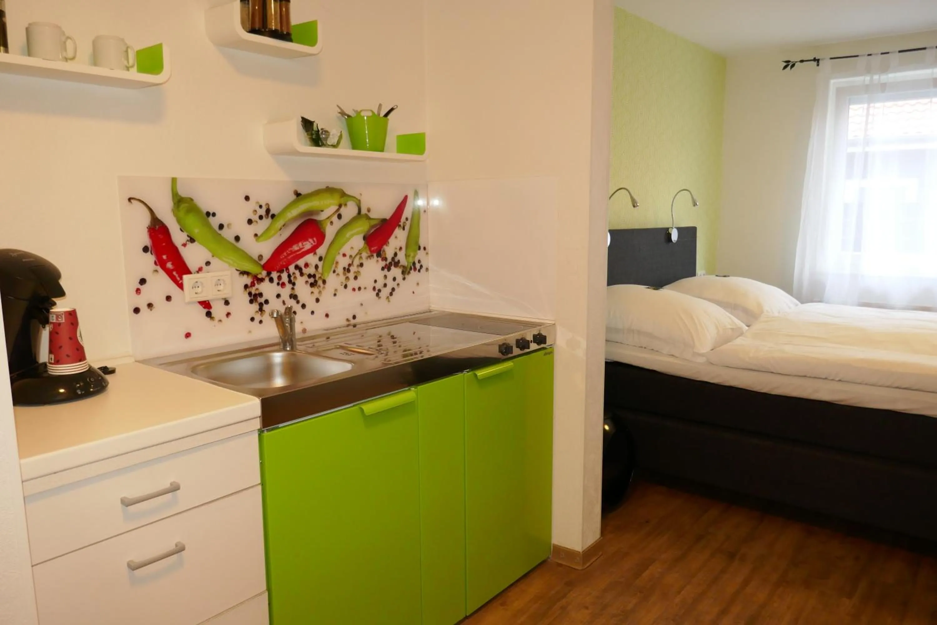 Kitchen or kitchenette, Bed in Appartmentanlage/Ferienhaus Handewitt