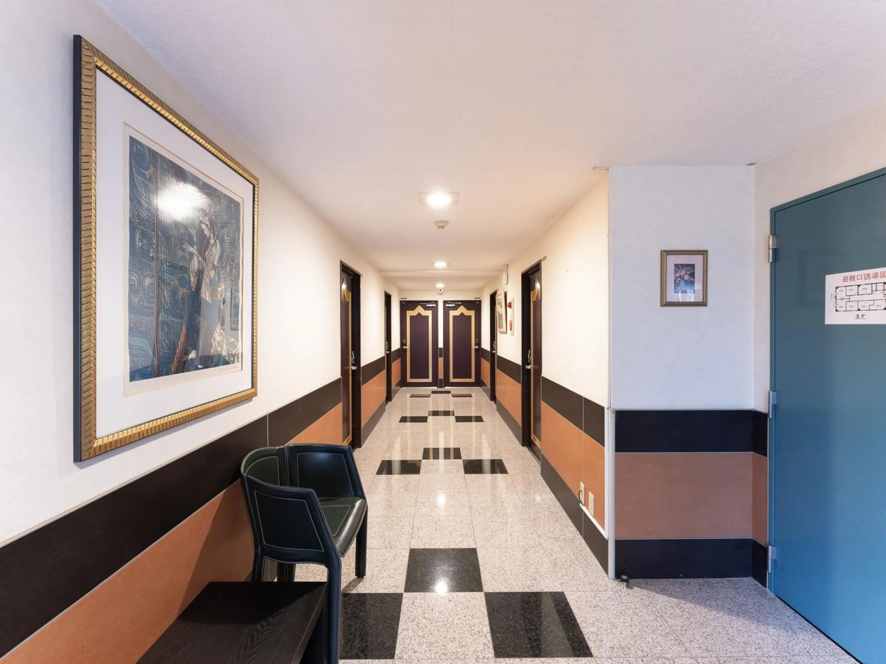 Seating area in Chang Tee Hotel Ikebukuro
