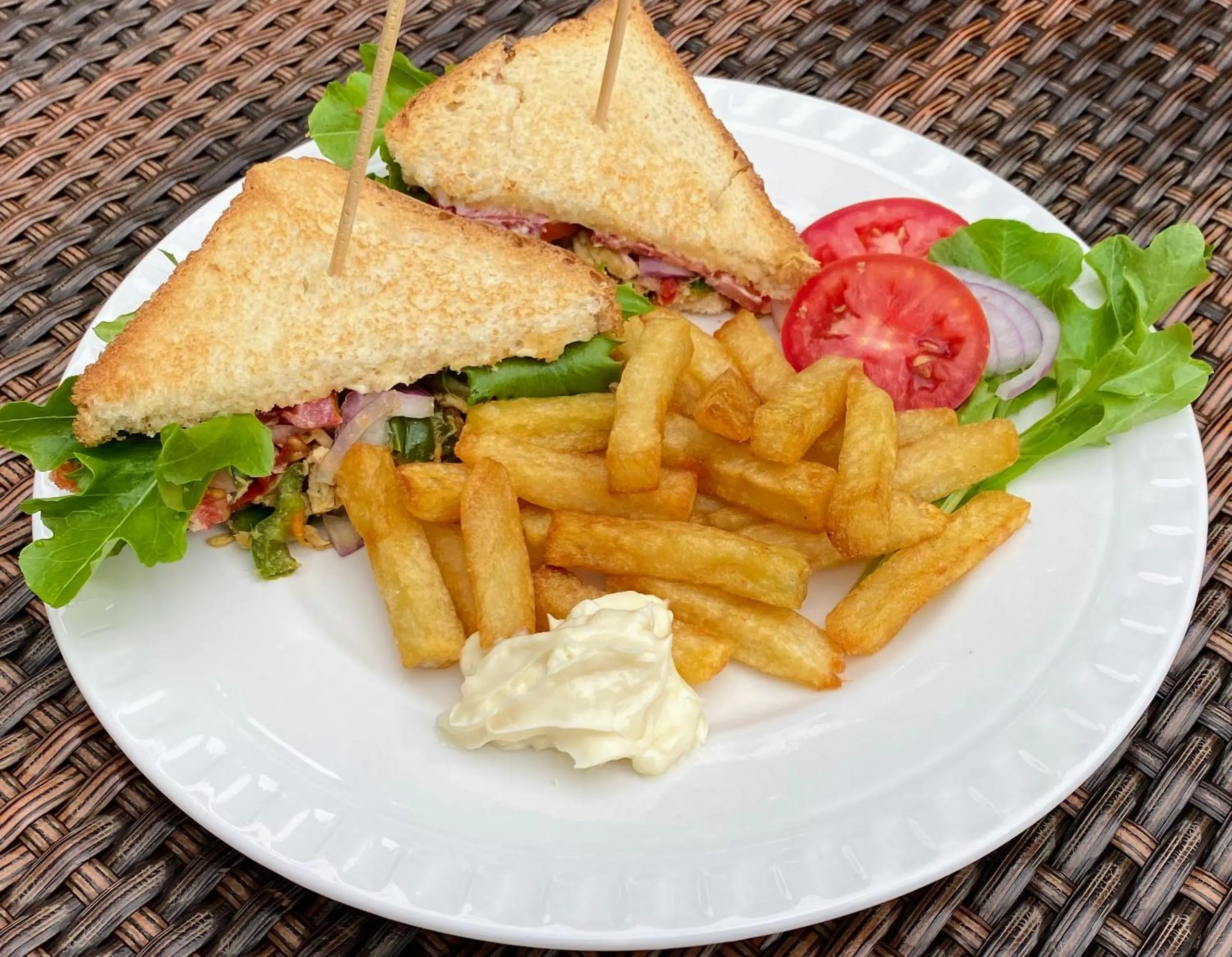 Restaurant/places to eat in Banda Lodge