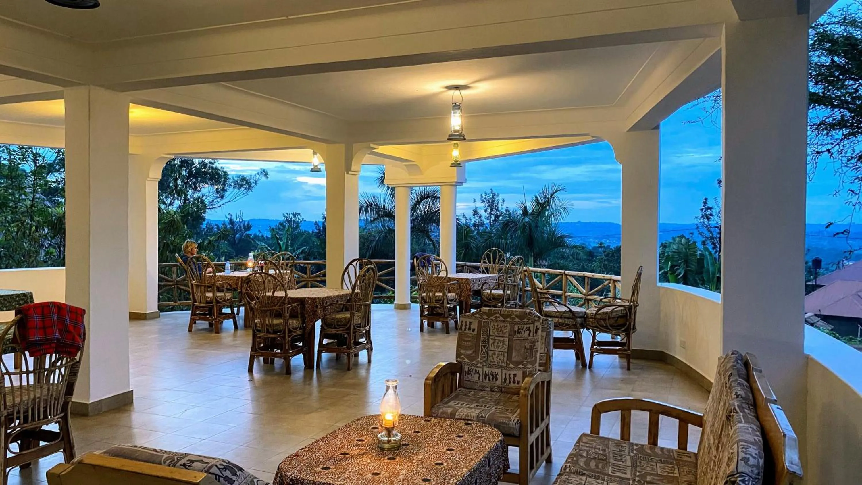 Restaurant/places to eat in Banda Lodge