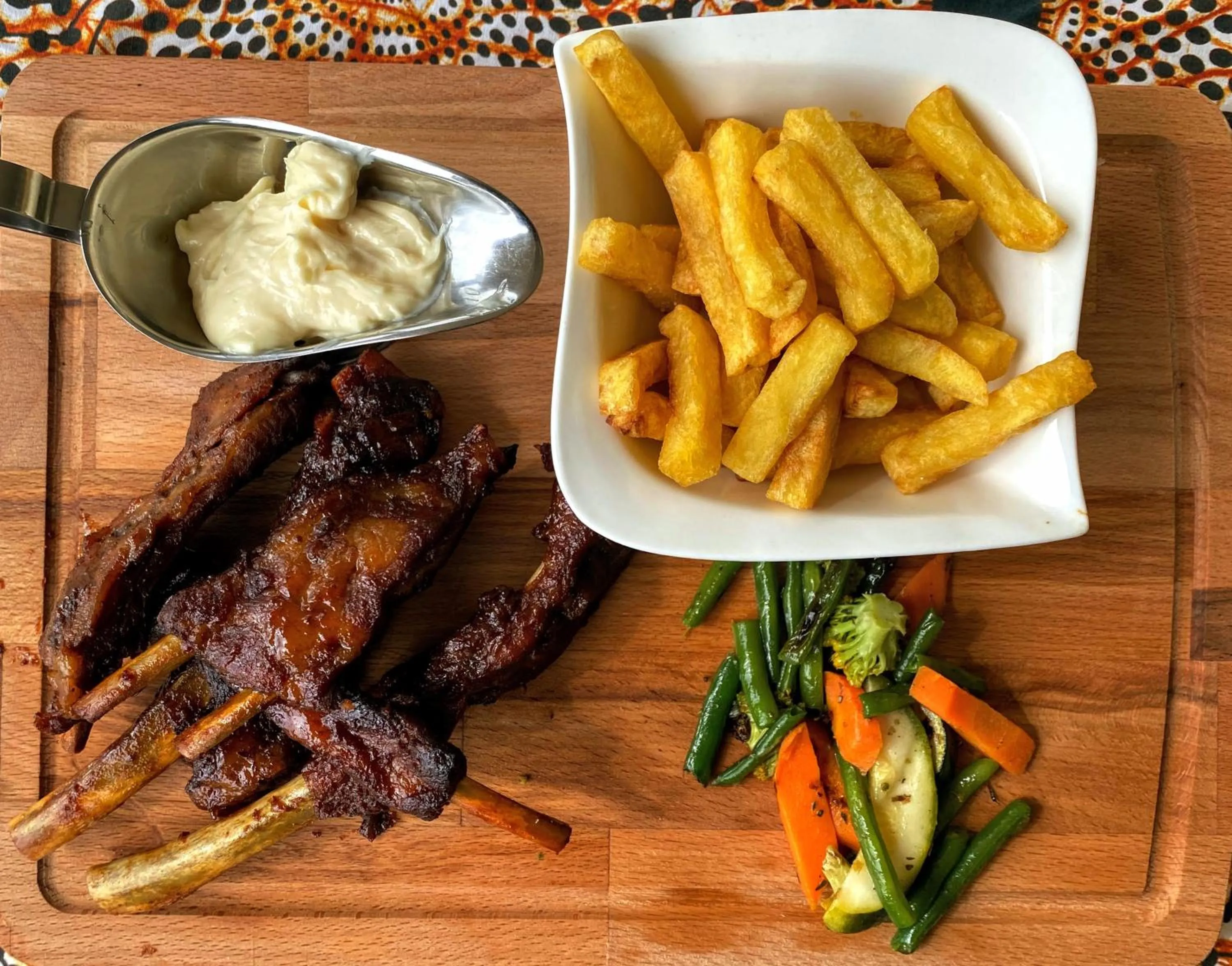 Restaurant/places to eat in Banda Lodge