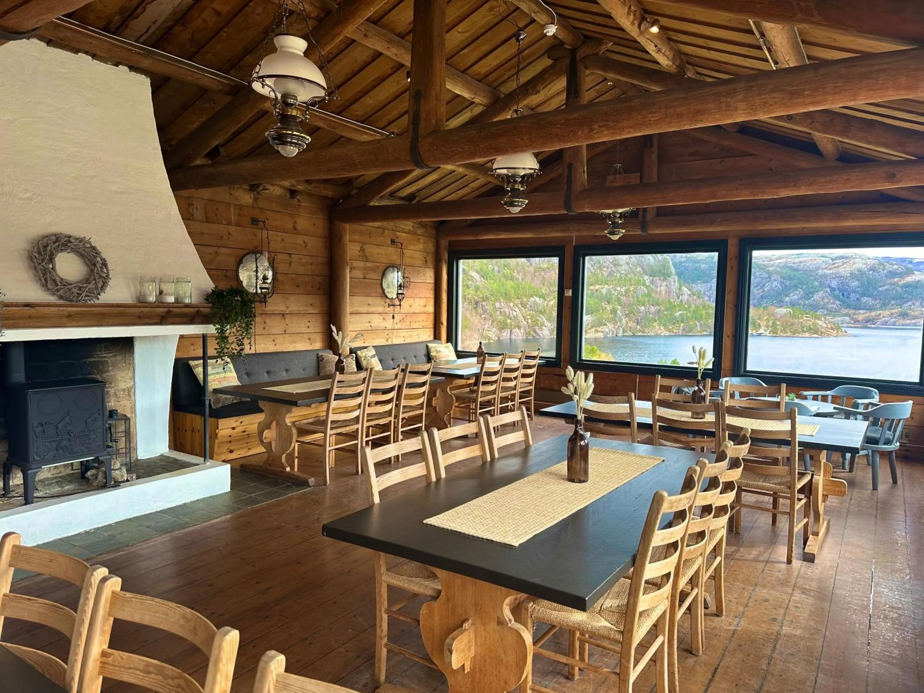 Living room in Preikestolen Hotel & BaseCamp