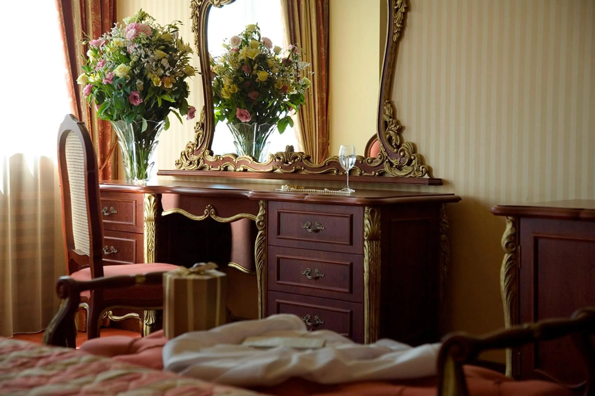 Seating area, Bed in Grand Hotel Sofia