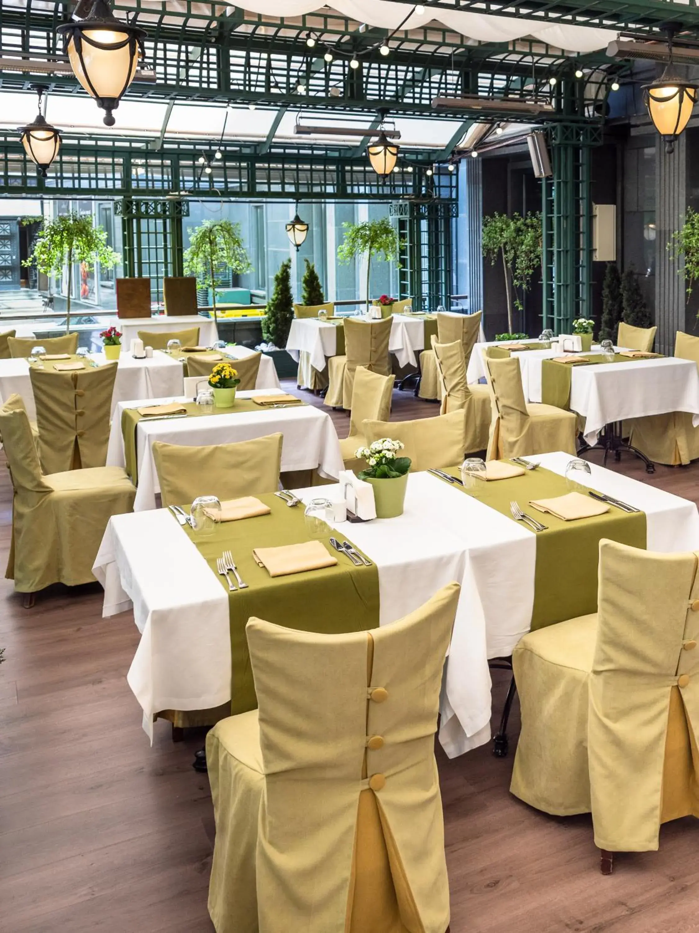 Restaurant/places to eat in Grand Hotel Sofia Restaurant/places to eat in Grand Hotel Sofia