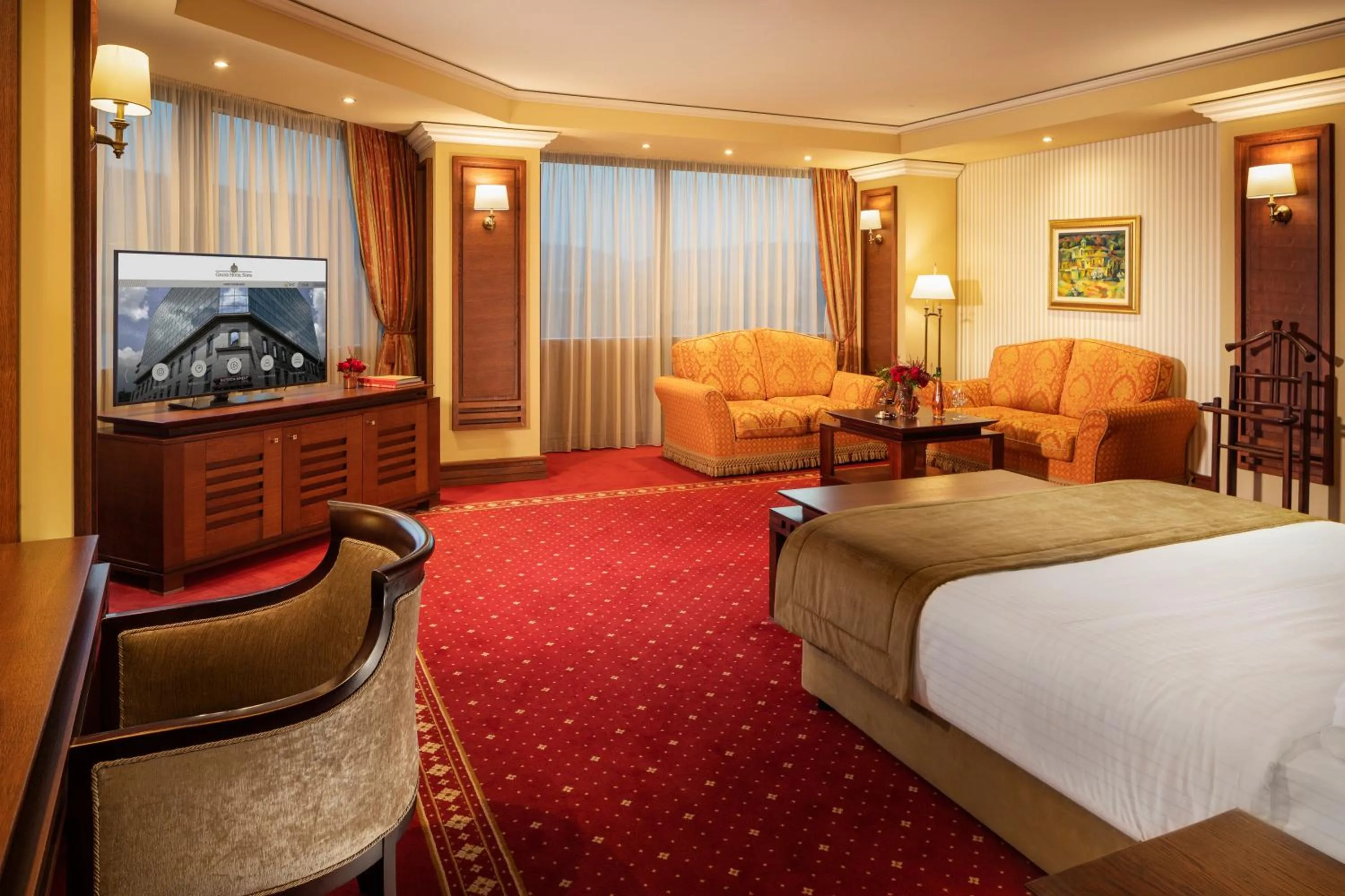 Photo of the whole room, Bed in Grand Hotel Sofia