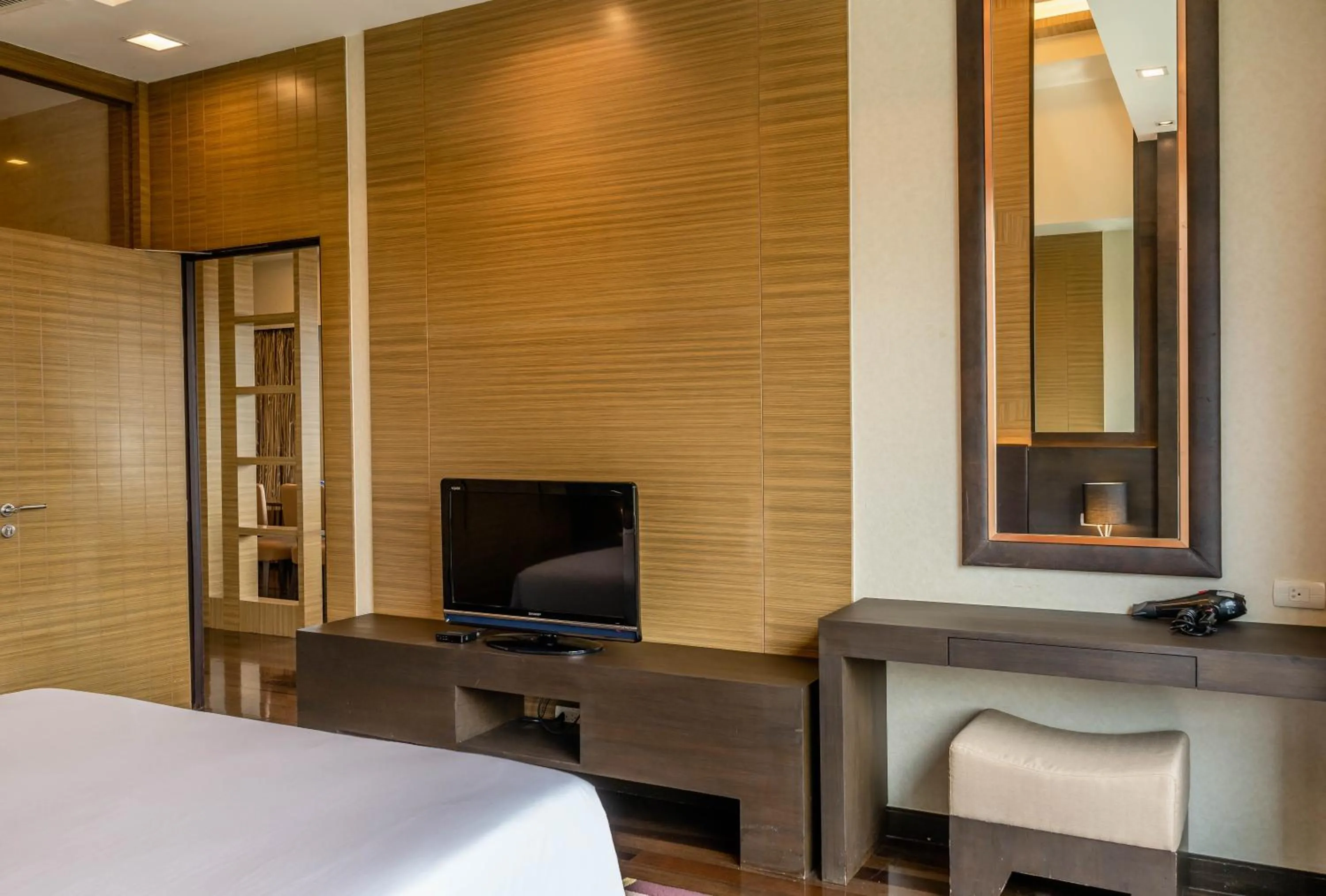 Bed in Jasmine Resort Bangkok