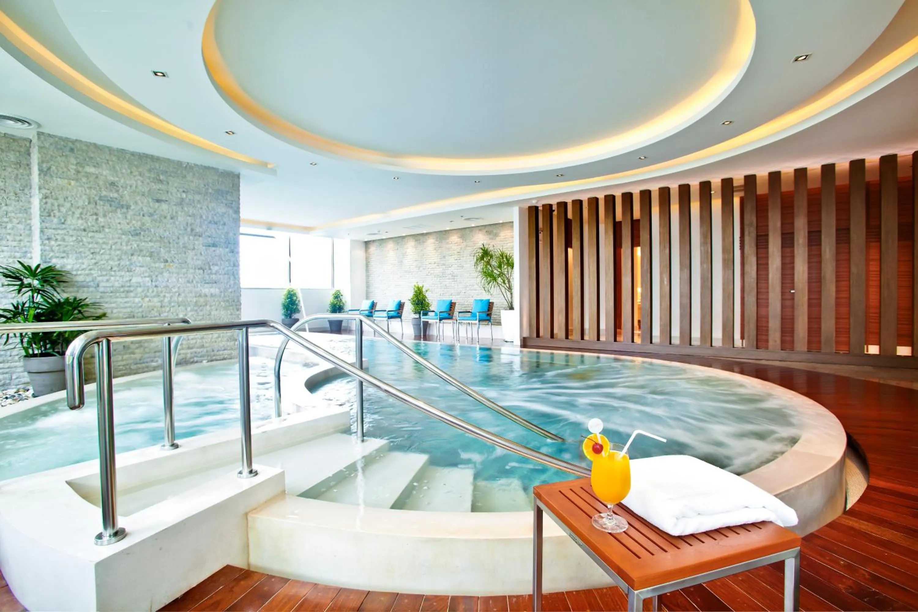 Swimming pool in Jasmine Resort Bangkok