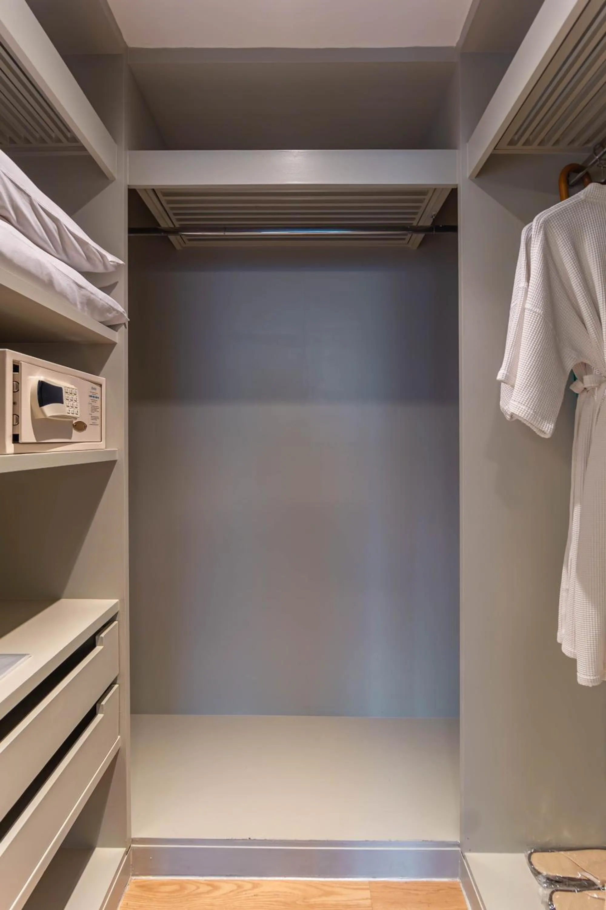 wardrobe in Jasmine Resort Bangkok