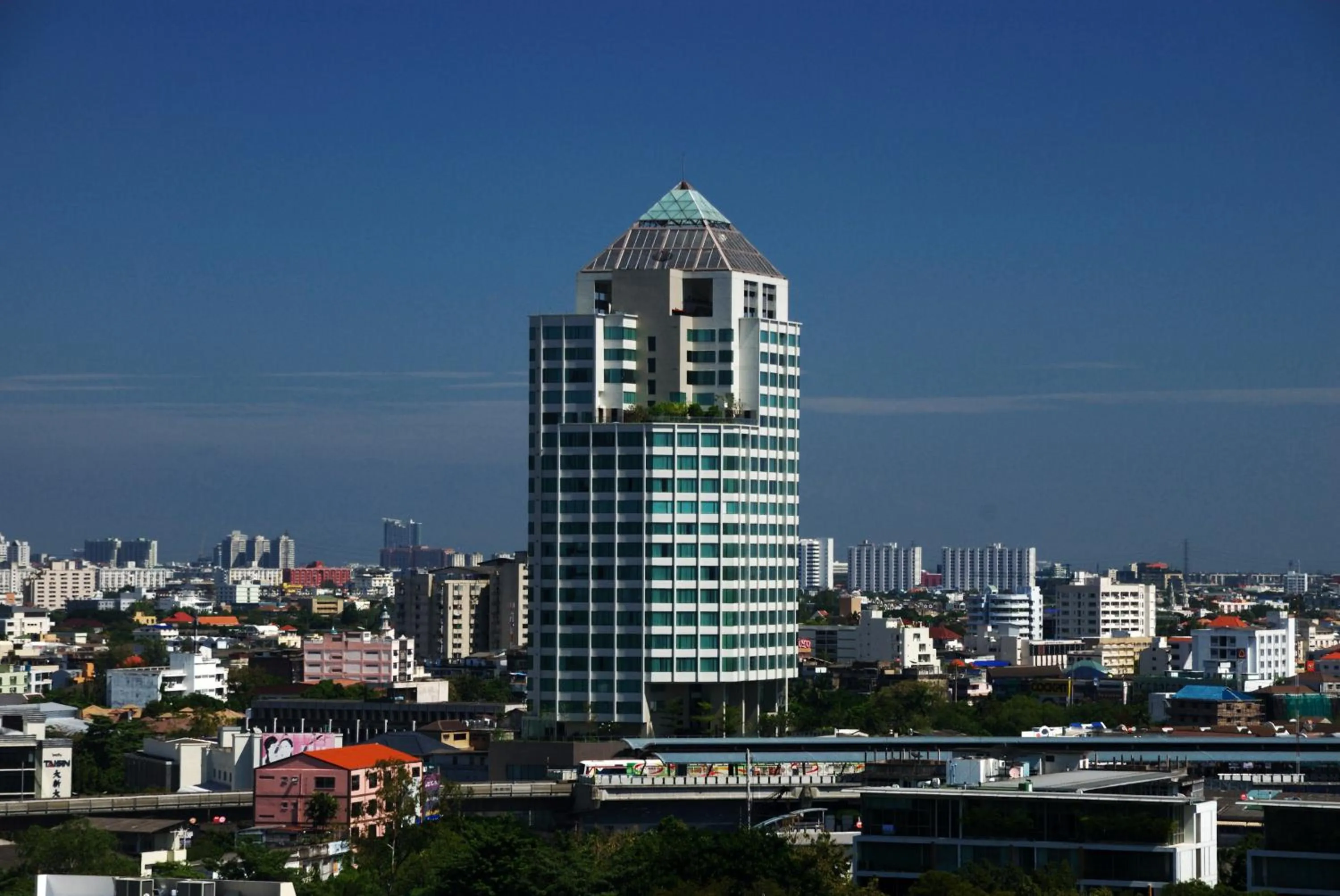 Property building in Jasmine Resort Bangkok