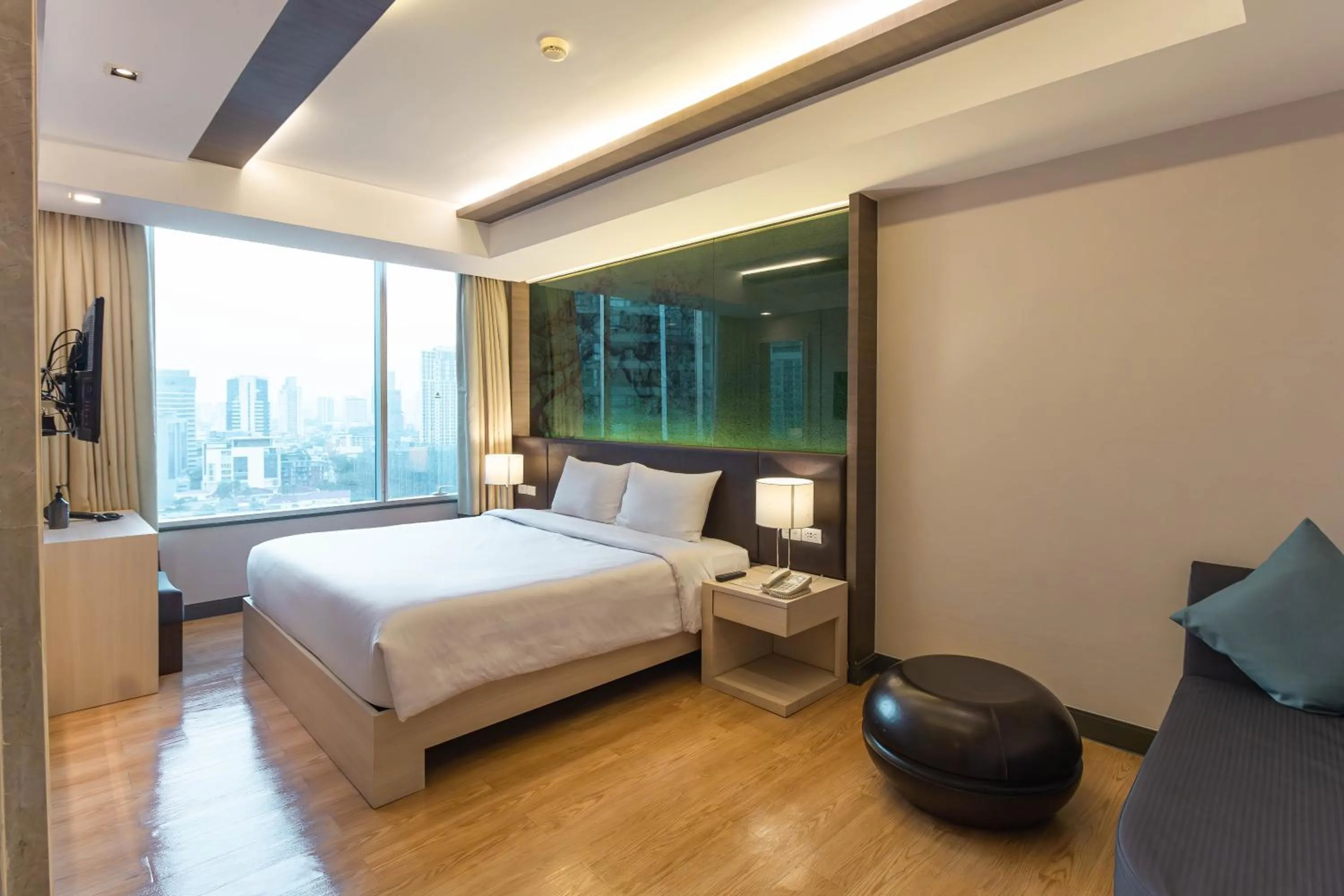 Bed in Jasmine Resort Bangkok