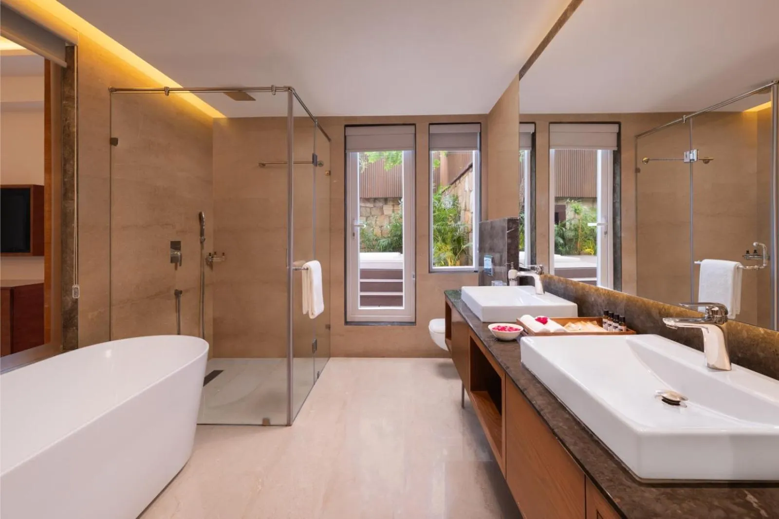 Bathroom, Bed in Ananta Spa & Resort, Pushkar