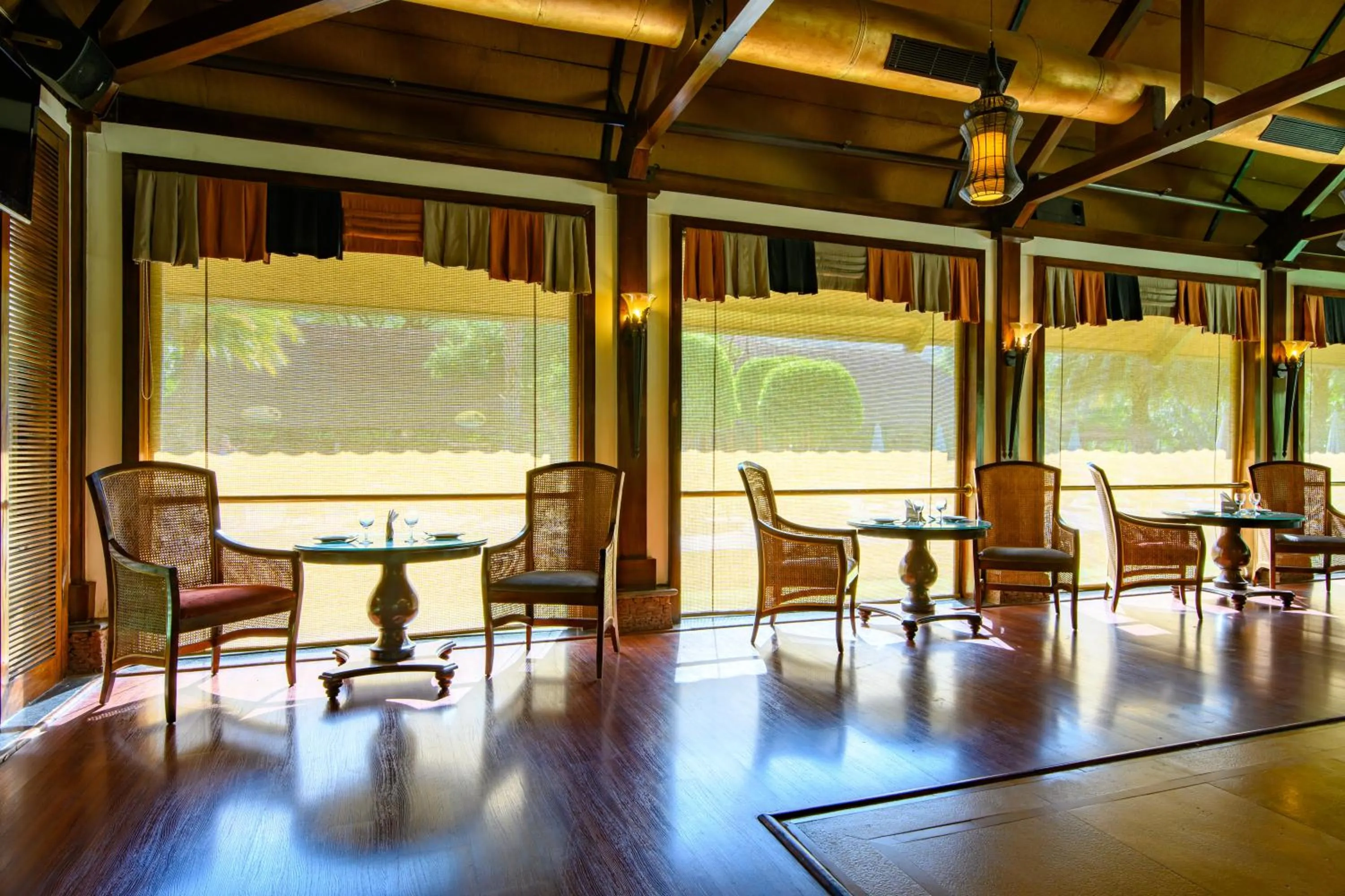 Lounge or bar in Ananta Spa & Resort, Pushkar