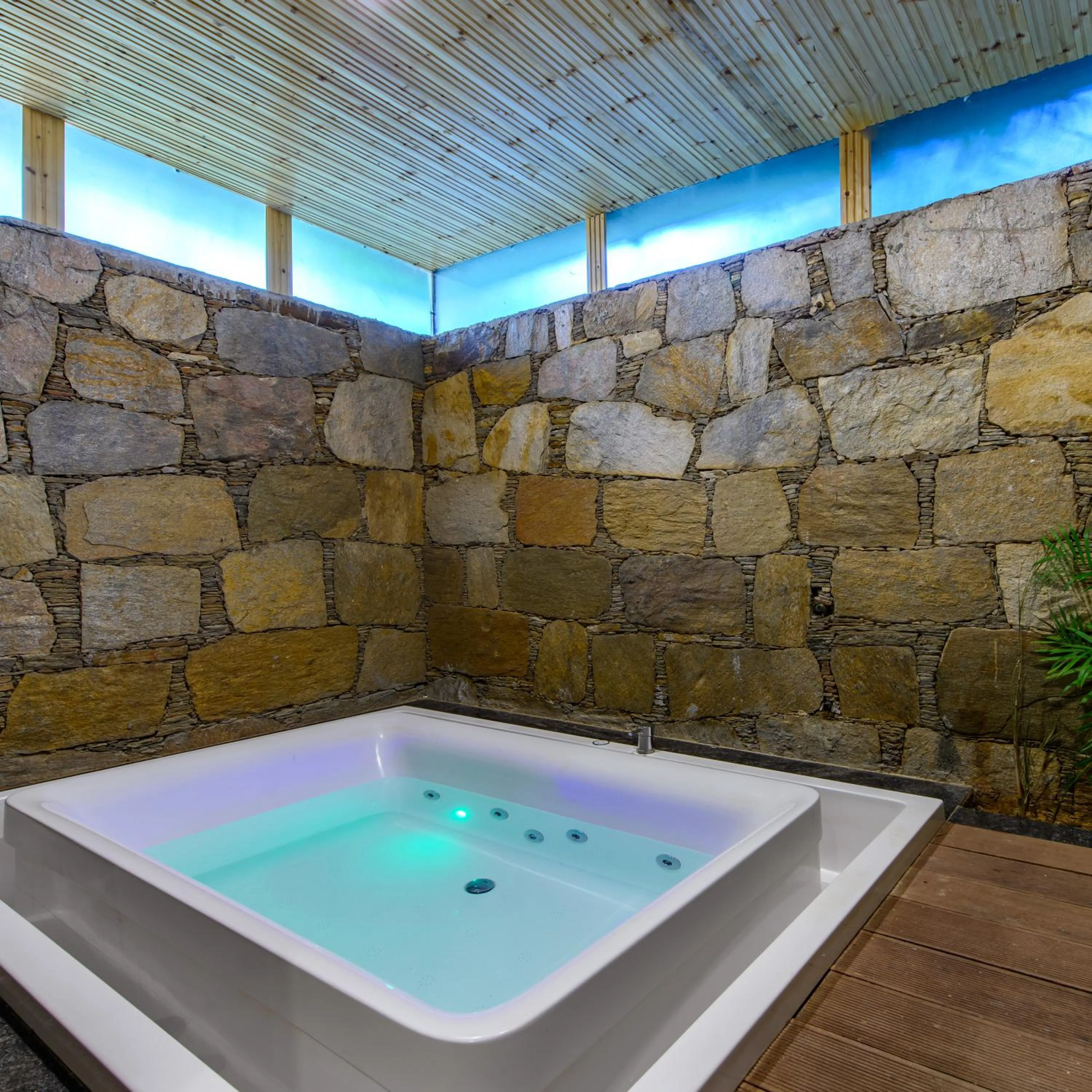 Hot Tub in Ananta Spa & Resort, Pushkar