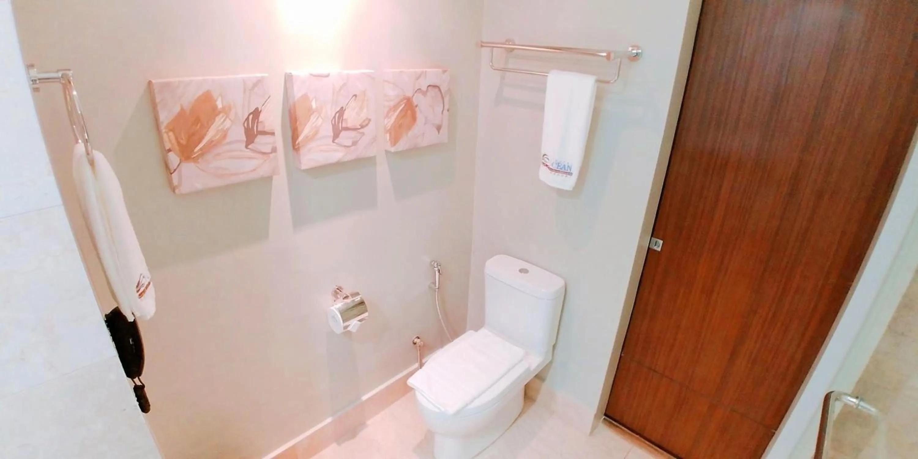 Toilet in Boracay Ocean Club Beach Resort