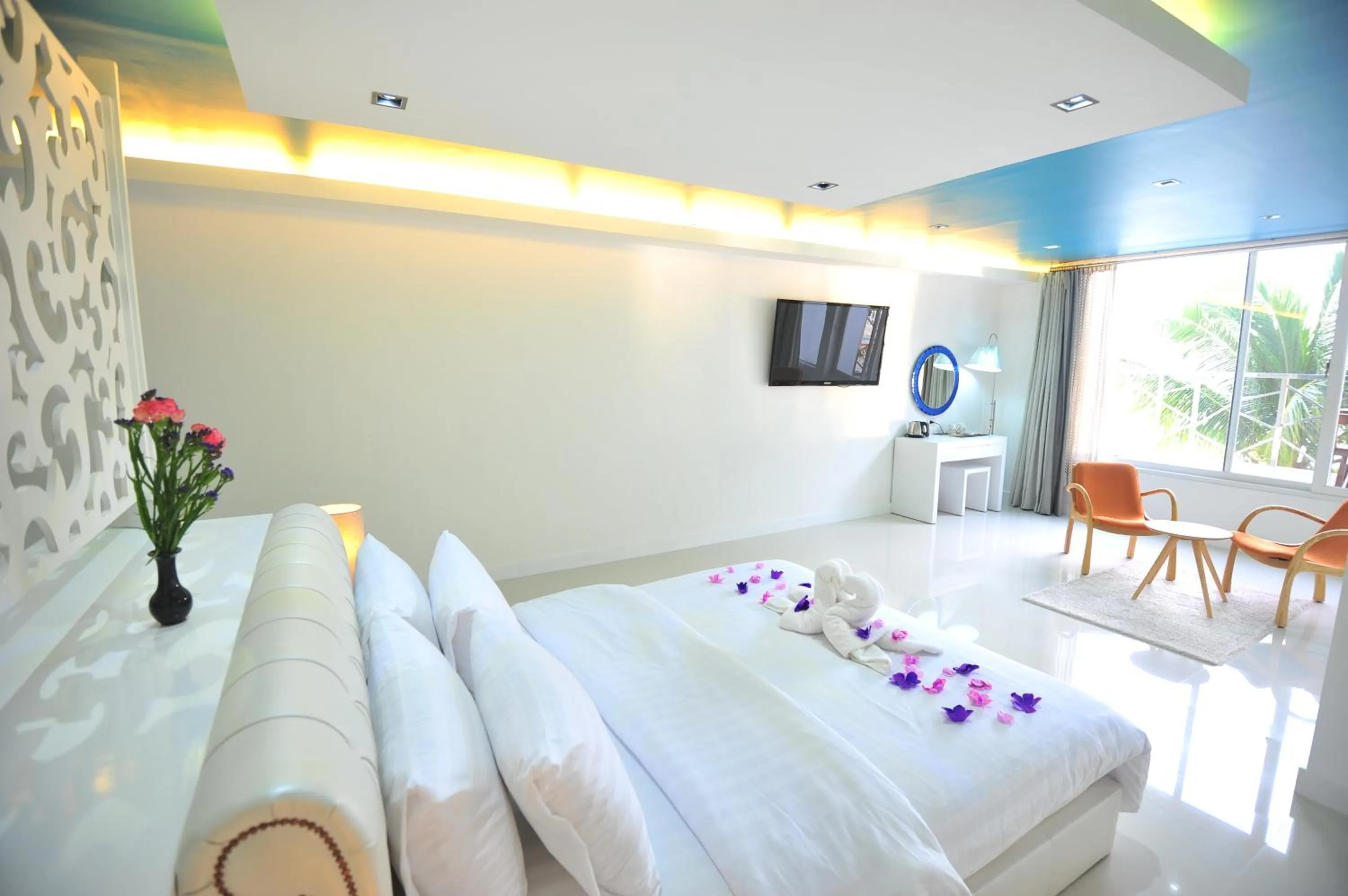 Photo of the whole room, Bed in Boracay Ocean Club Beach Resort