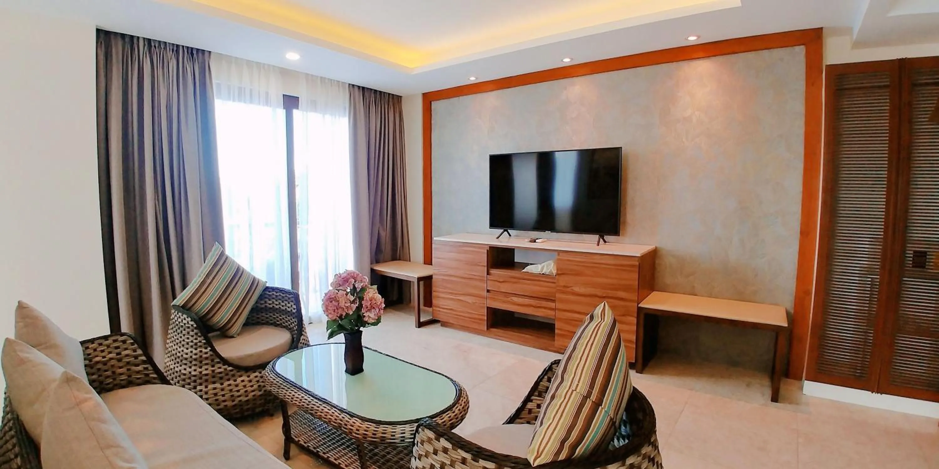 TV and multimedia in Boracay Ocean Club Beach Resort