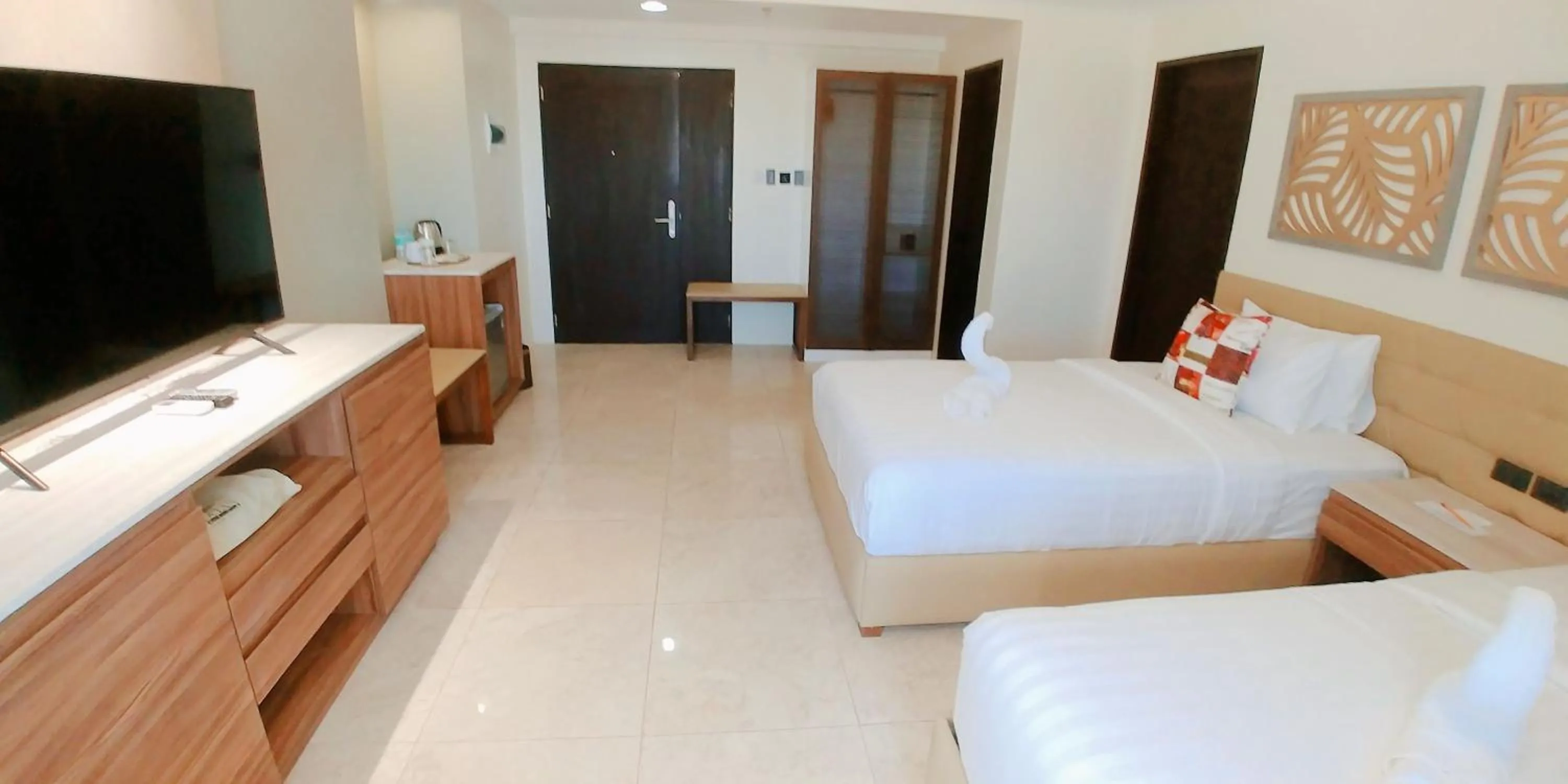 Communal lounge/ TV room, Bed in Boracay Ocean Club Beach Resort