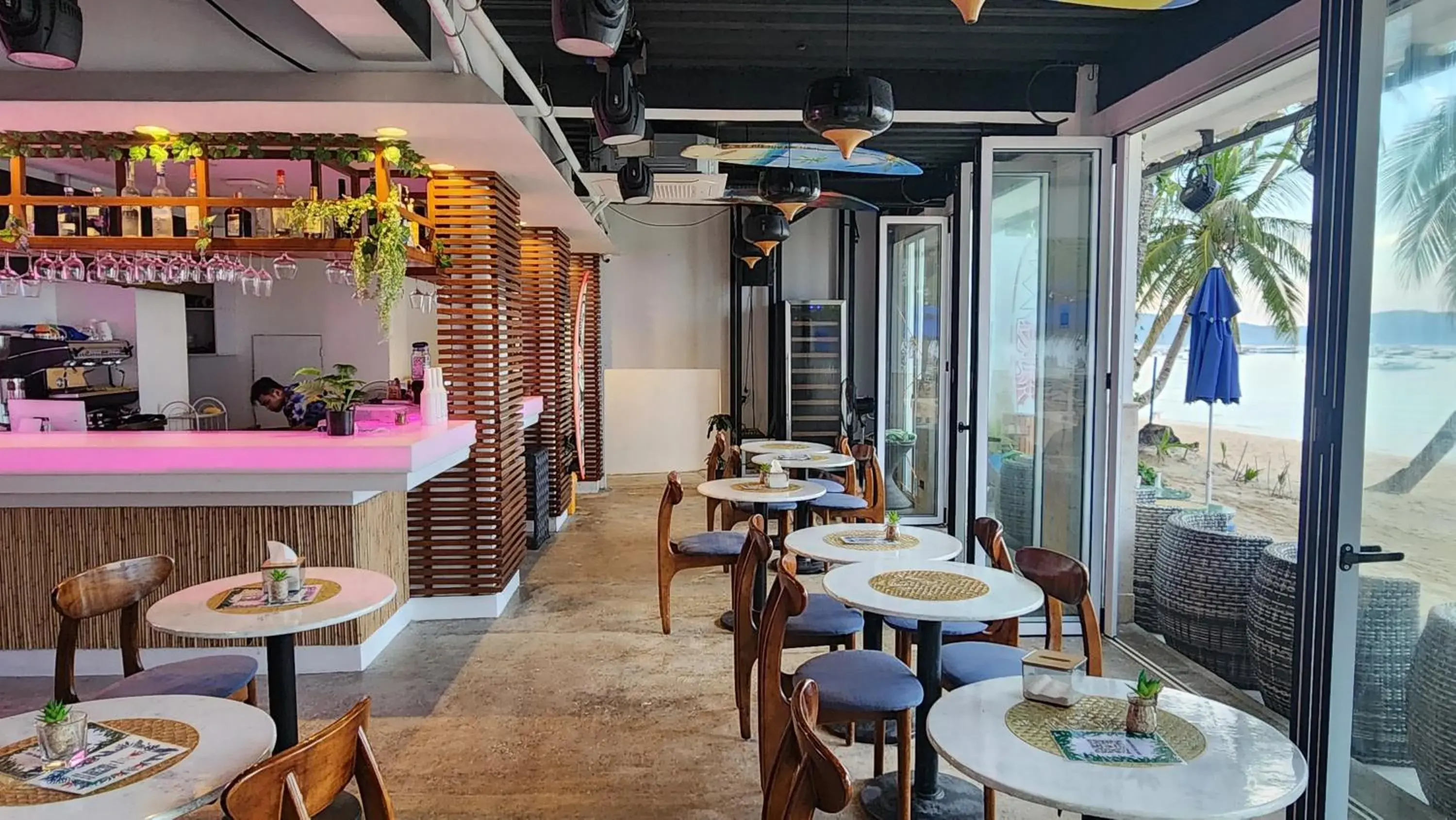 Lounge or bar in Boracay Ocean Club Beach Resort Lounge or bar in Boracay Ocean Club Beach Resort