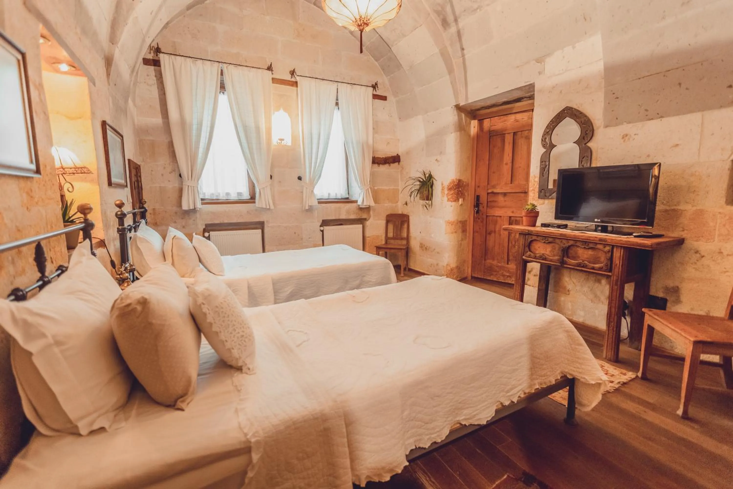 Photo of the whole room, Bed in Kale Konak Cappadocia