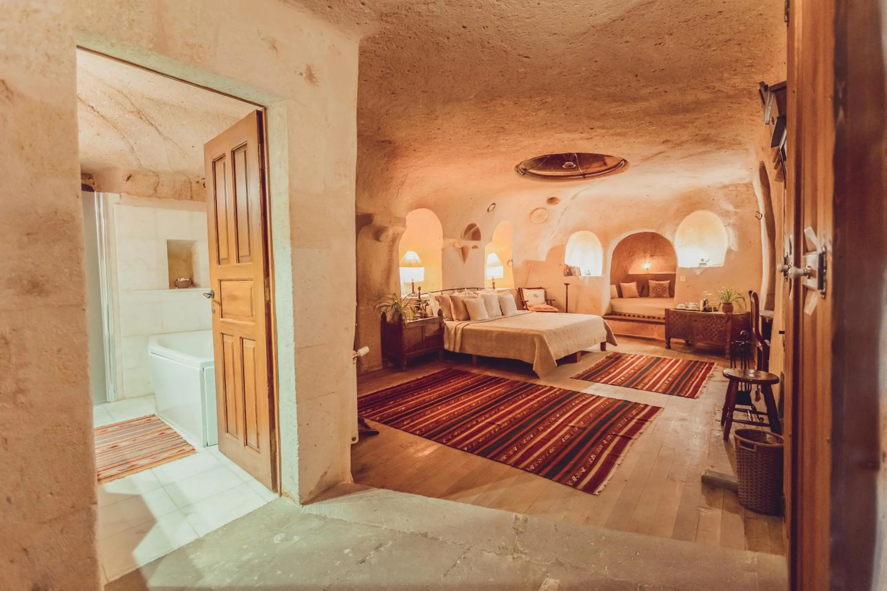 Photo of the whole room, Bed in Kale Konak Cappadocia
