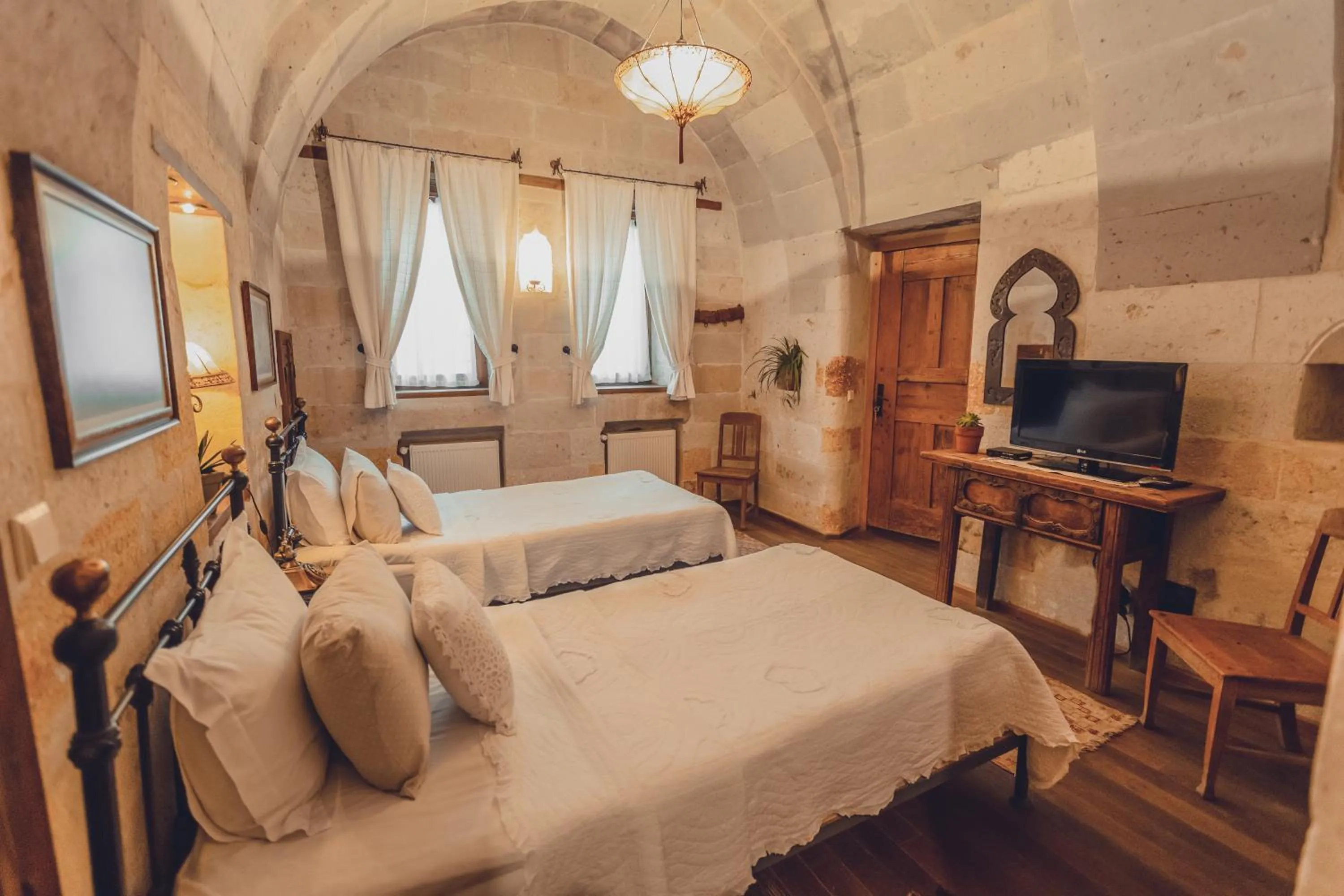 Photo of the whole room, Bed in Kale Konak Cappadocia