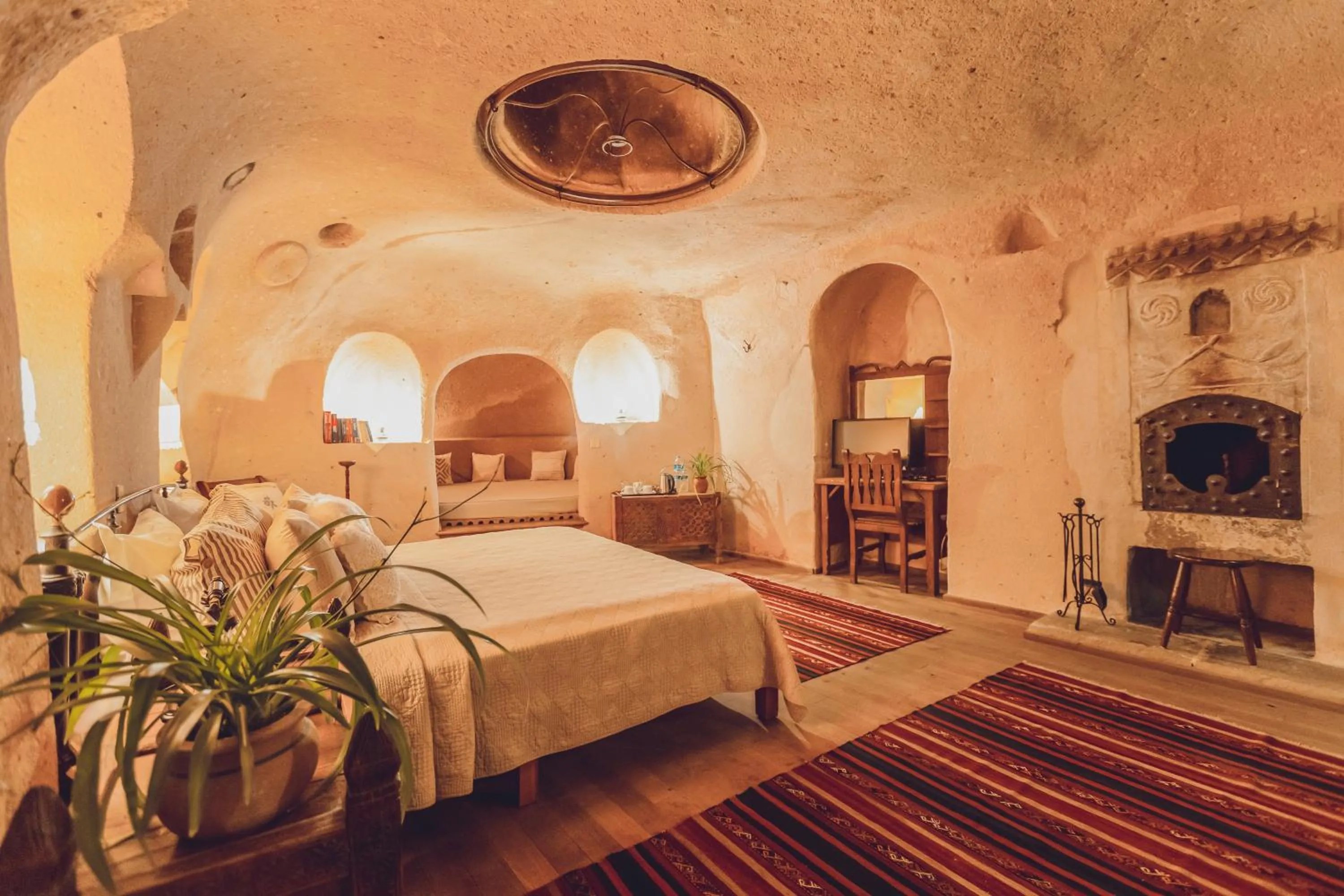 Photo of the whole room, Bed in Kale Konak Cappadocia