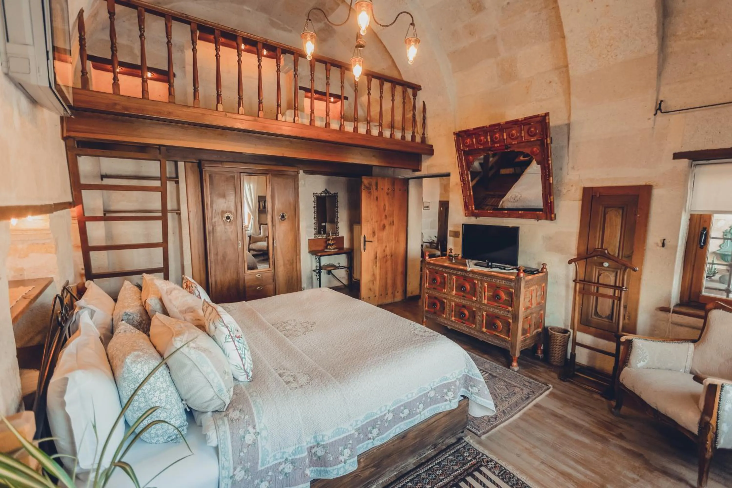 Photo of the whole room, Bed in Kale Konak Cappadocia
