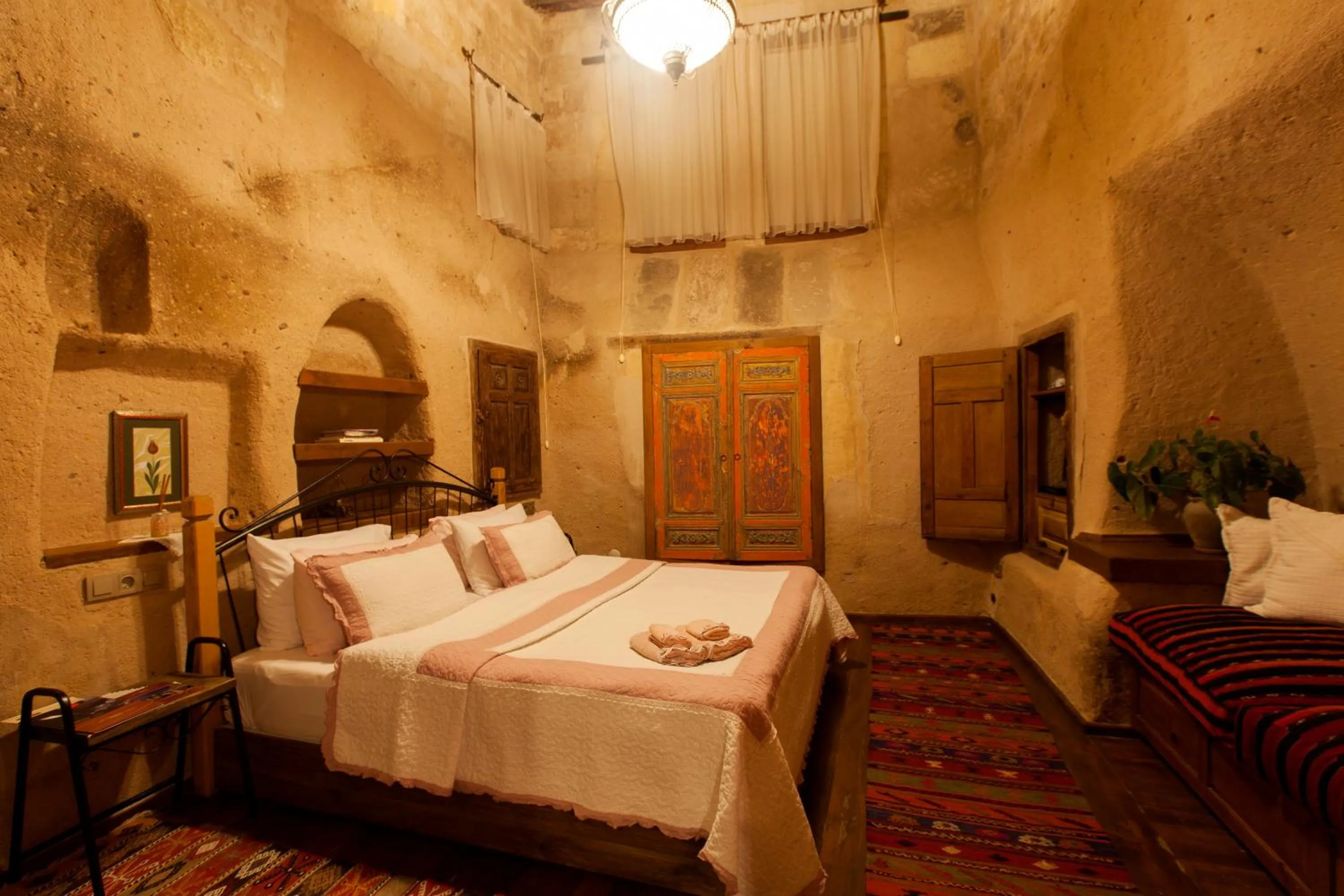 Photo of the whole room, Bed in Kale Konak Cappadocia