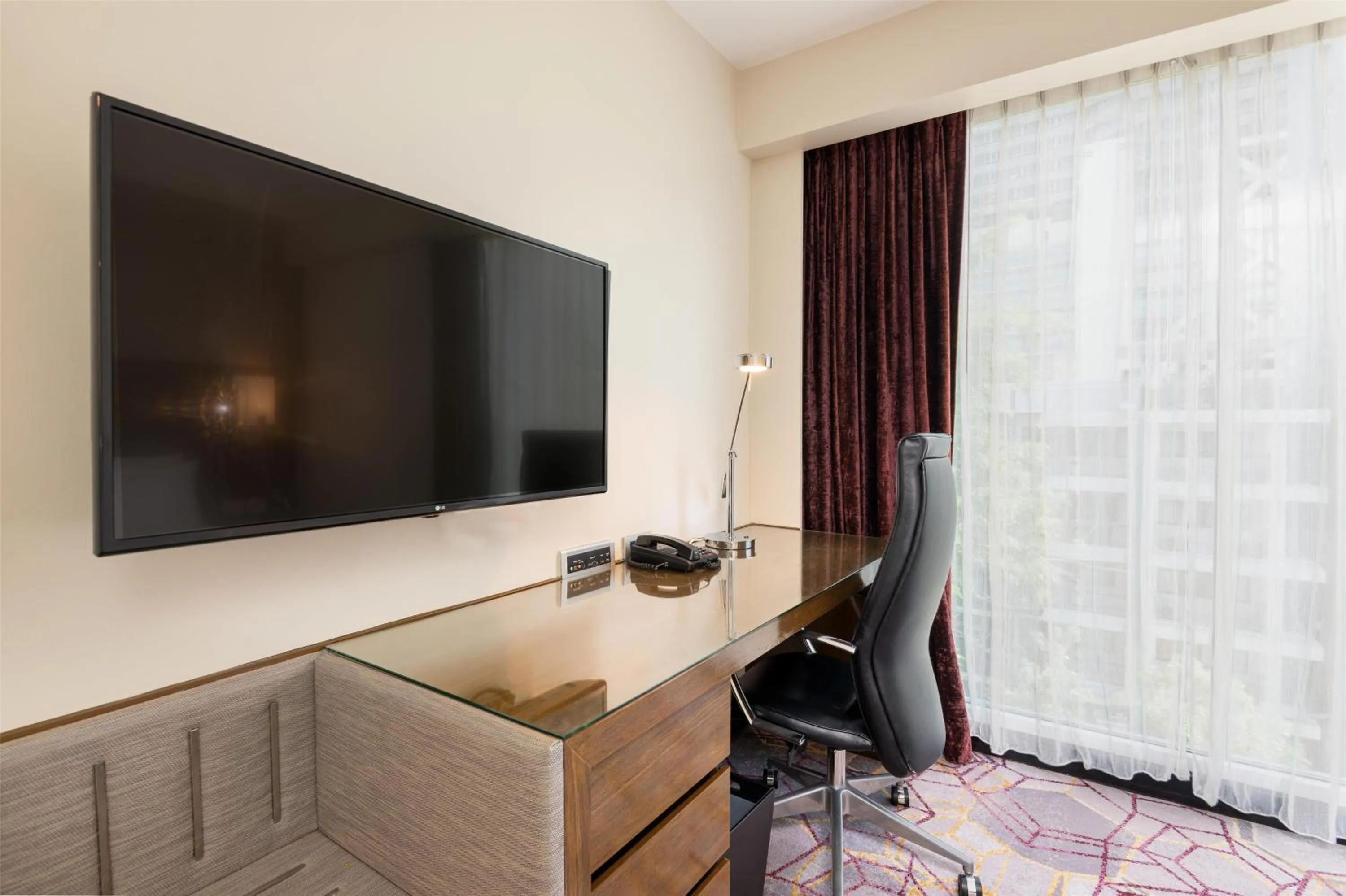 Photo of the whole room in Radisson Suites Bangkok Sukhumvit