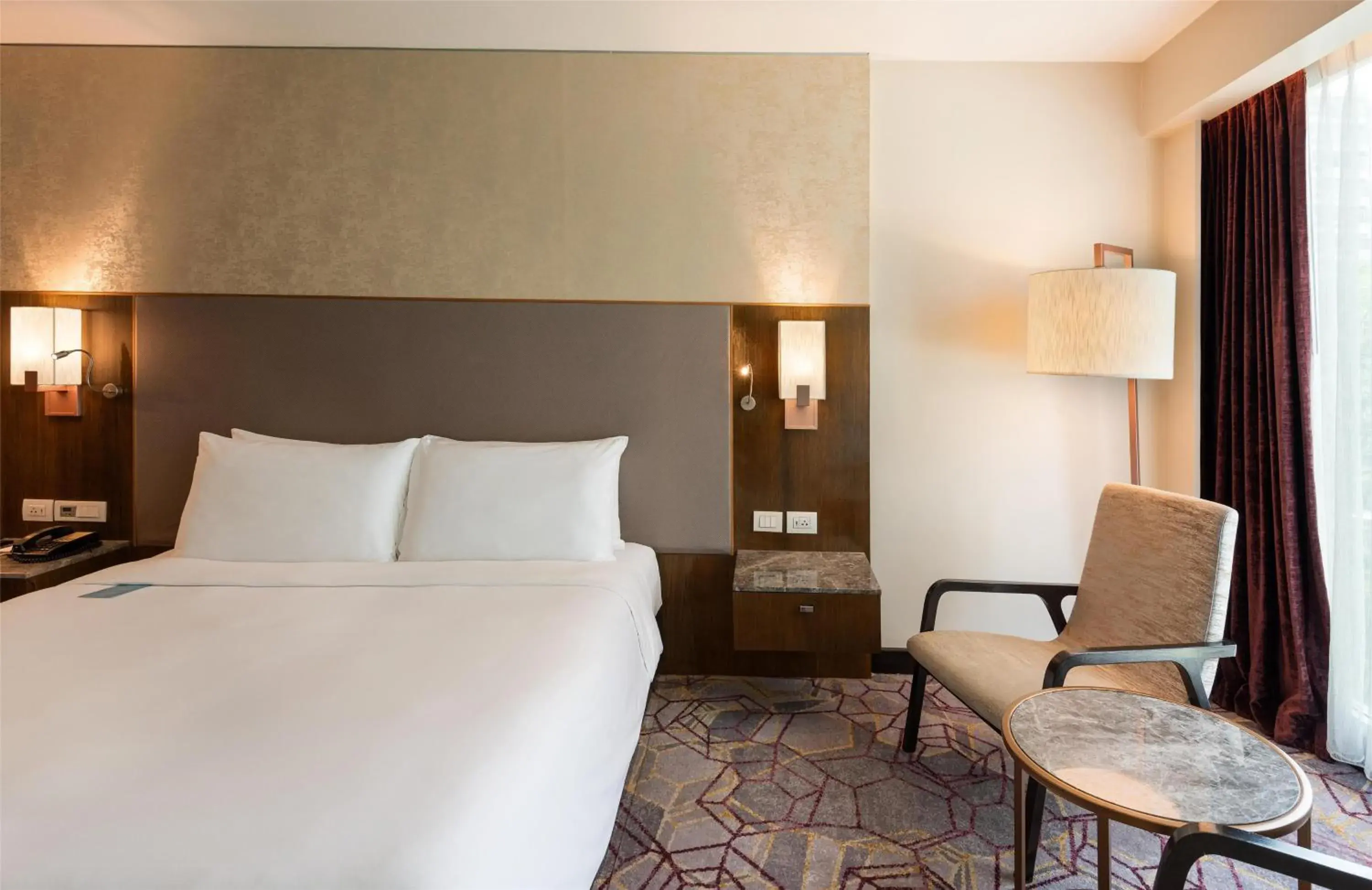 Bedroom, Bed in Radisson Suites Bangkok Sukhumvit Bedroom, Bed in Radisson Suites Bangkok Sukhumvit