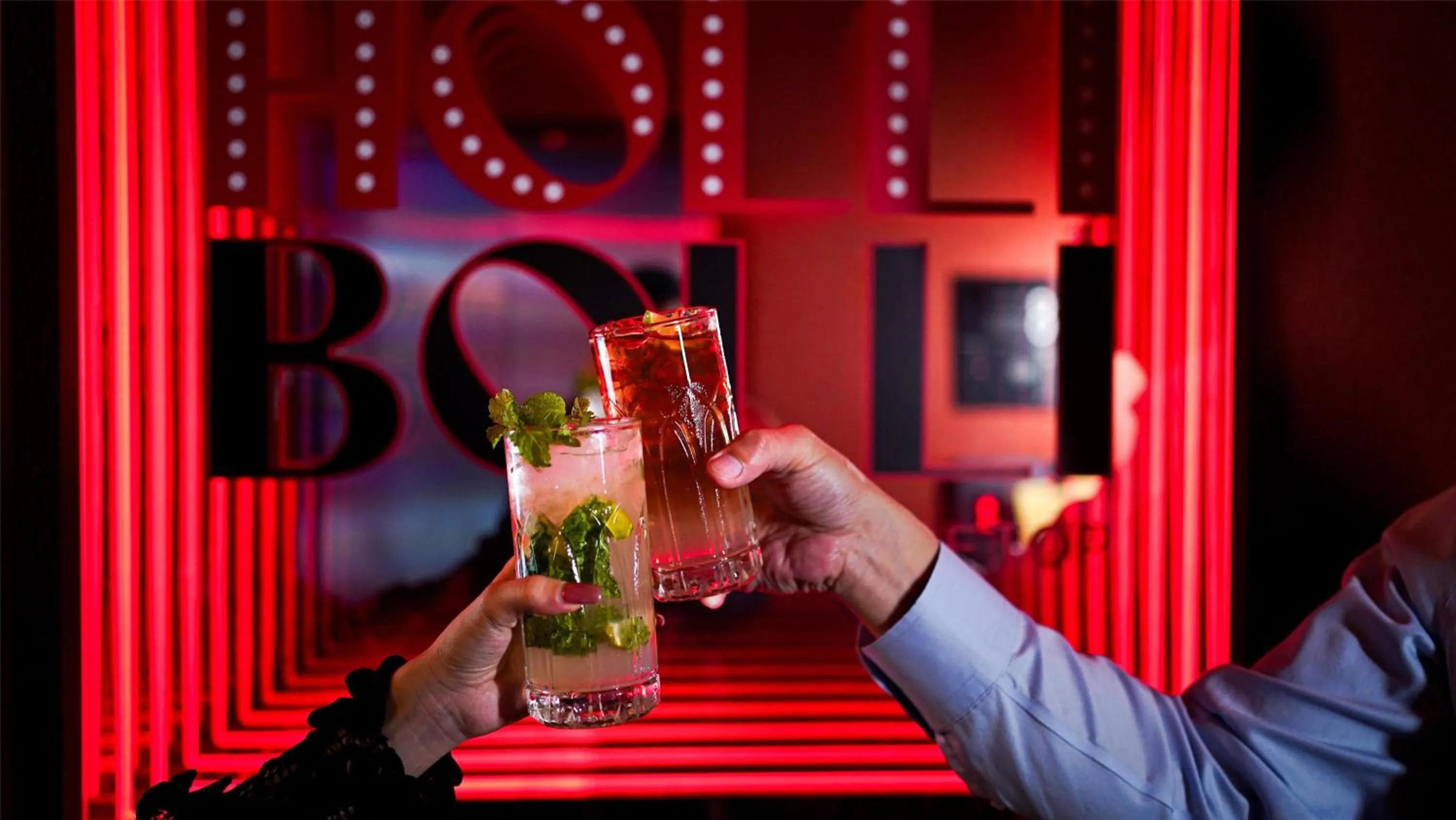 Food and drinks in Radisson Suites Bangkok Sukhumvit