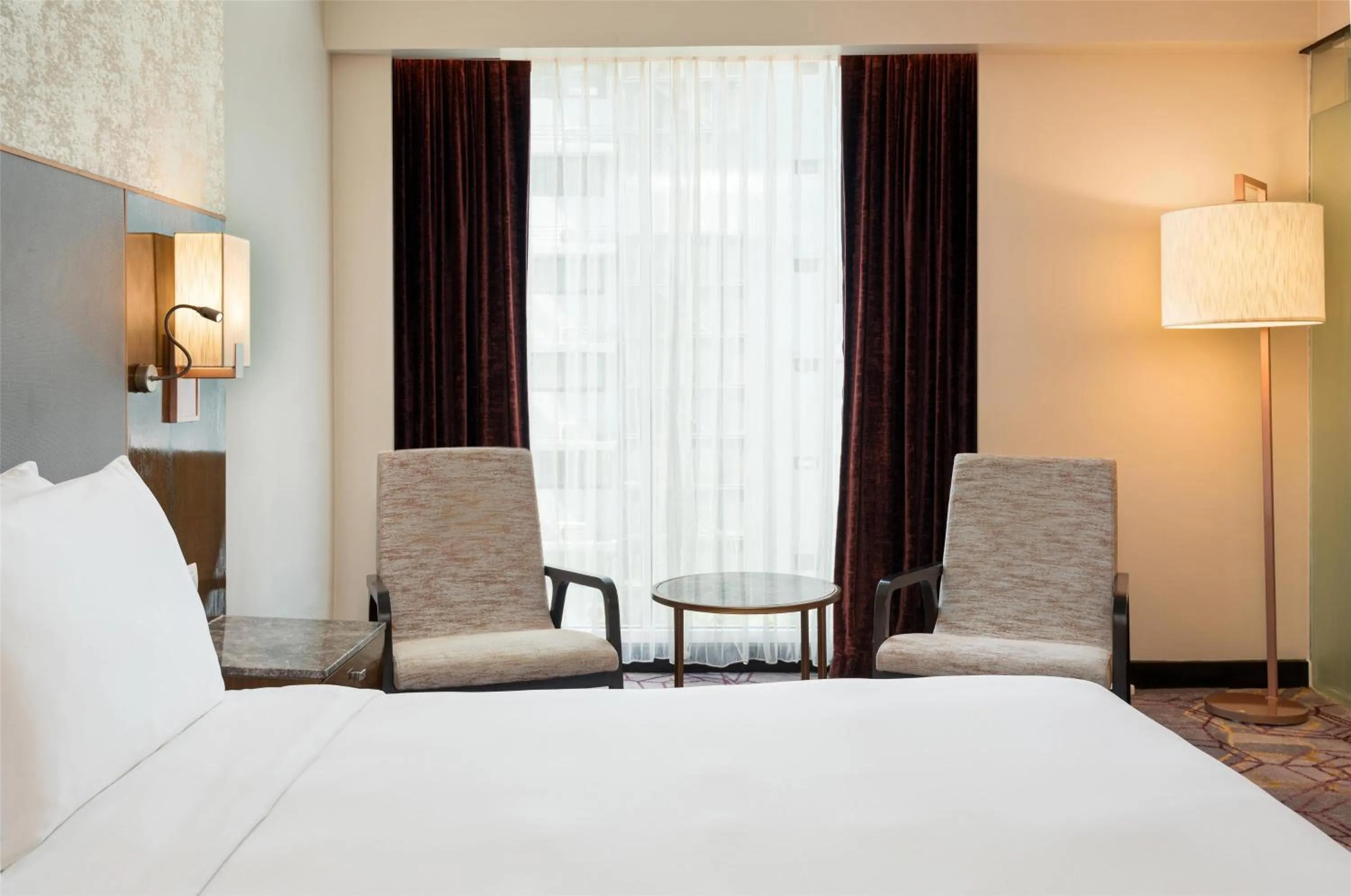 Bedroom, Bed in Radisson Suites Bangkok Sukhumvit