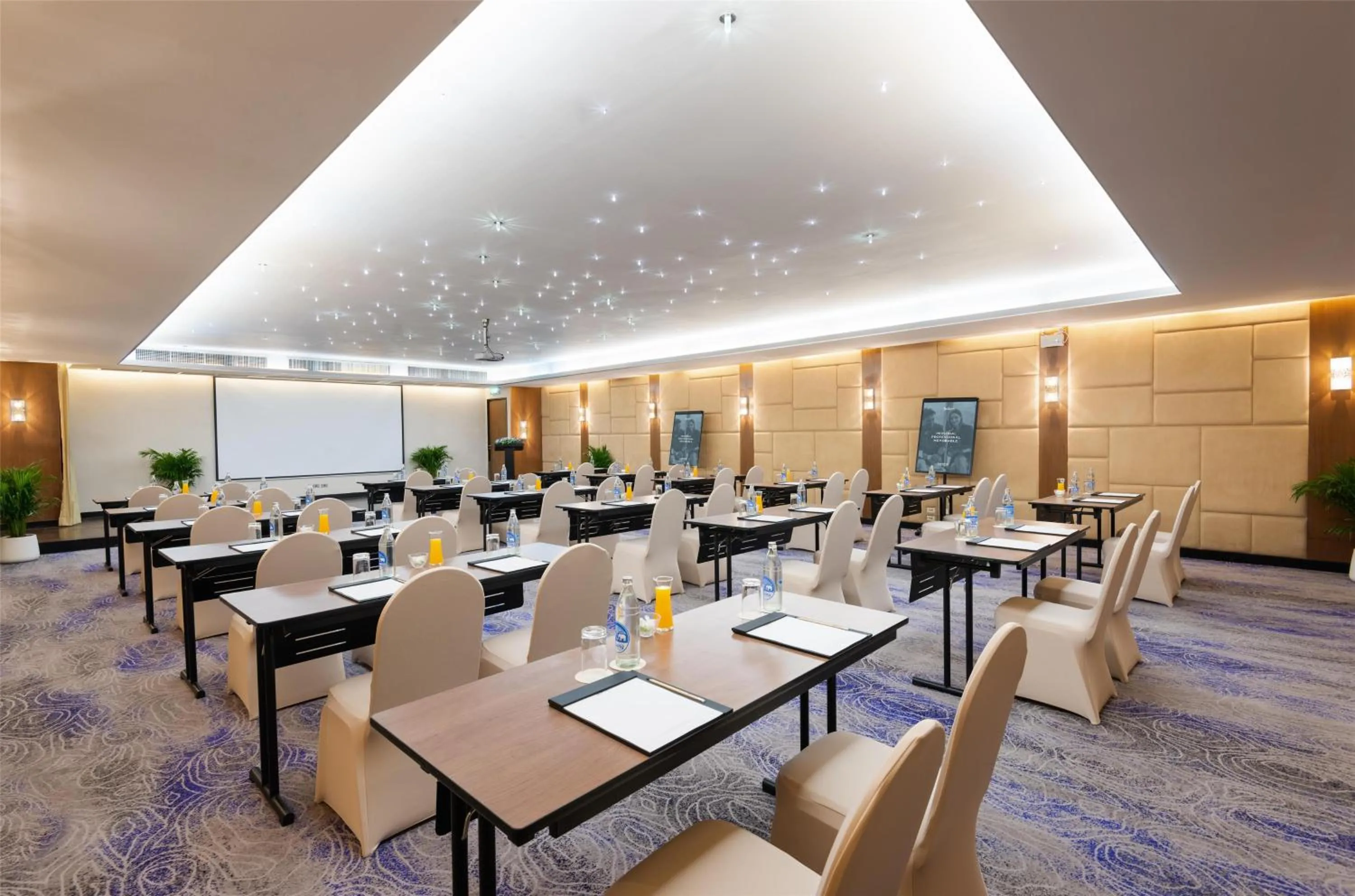 Meeting/conference room in Radisson Suites Bangkok Sukhumvit